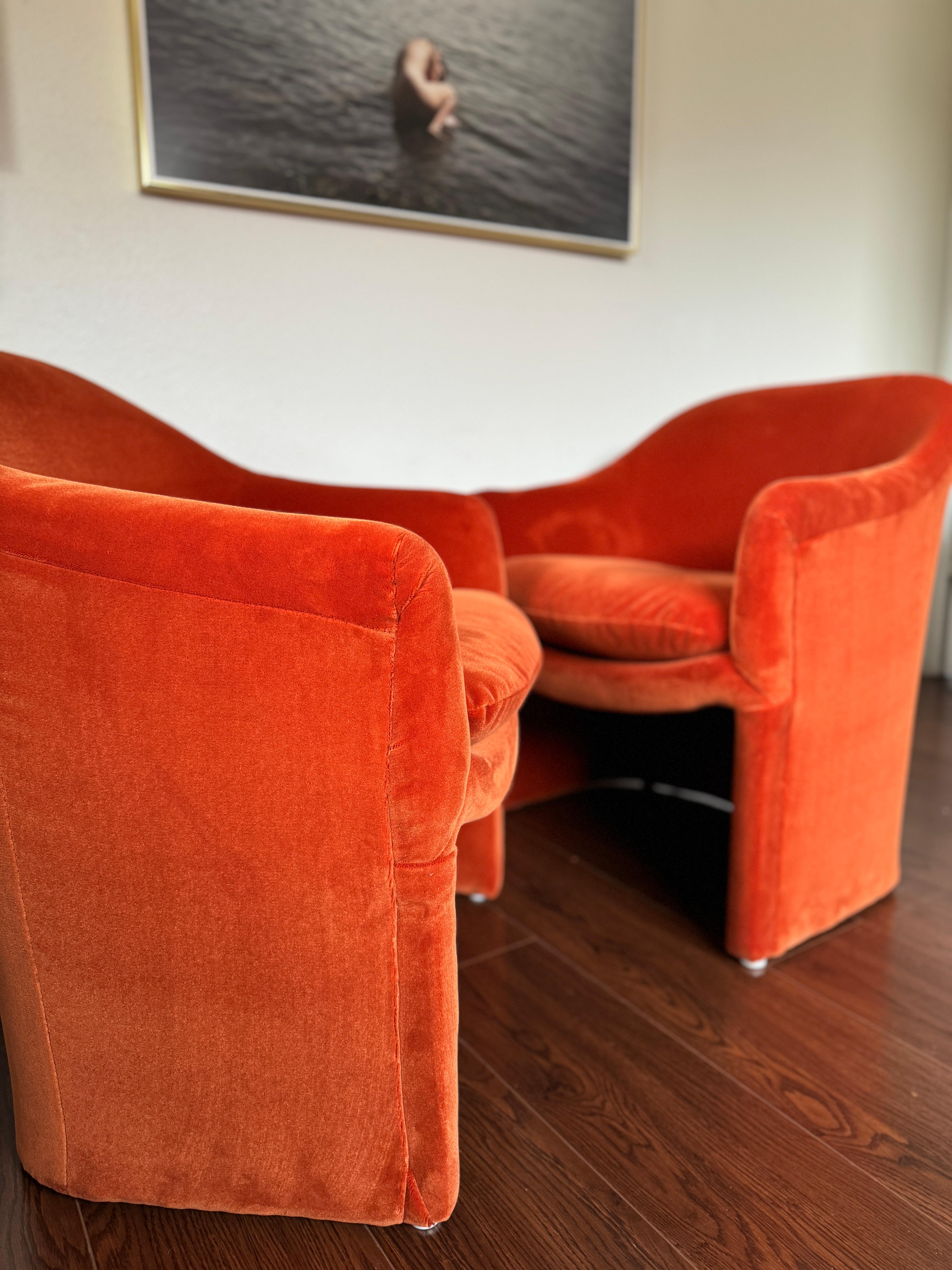 Pair of mid century modern Milo Baughman for Thayer Coggin barrel dining chairs, circa 1970s. Can also be used as living room chairs. Recently reupholstered in an orange mohair by Kravet. These chairs originally came with casters, but I had them
