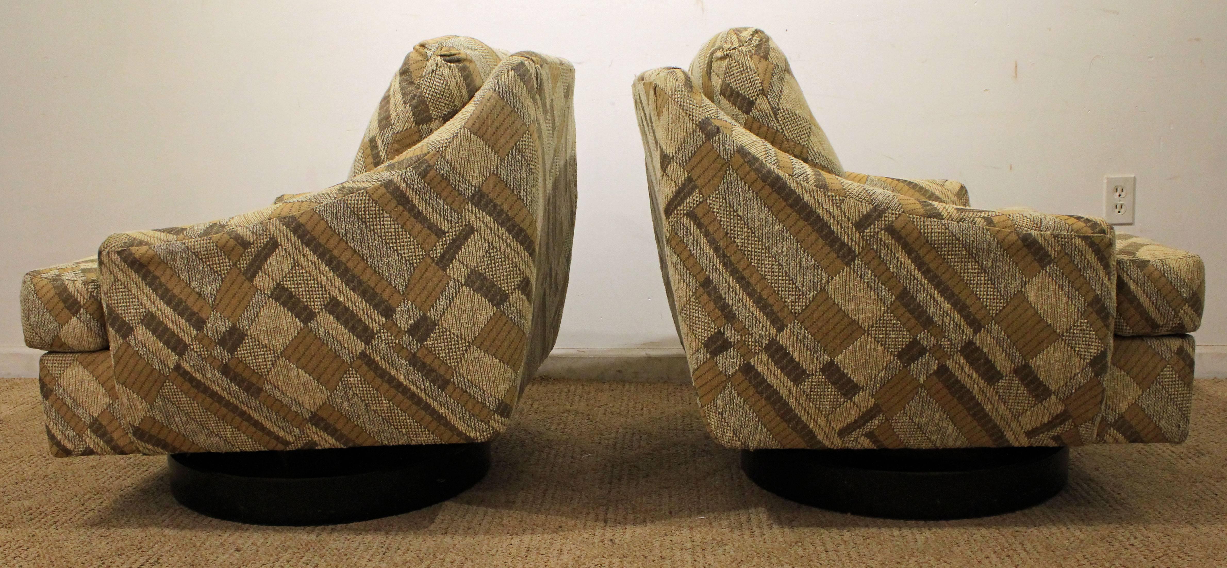 American Pair of Mid-Century Modern Milo Baughman Selig Geometric Swivel Club Chairs
