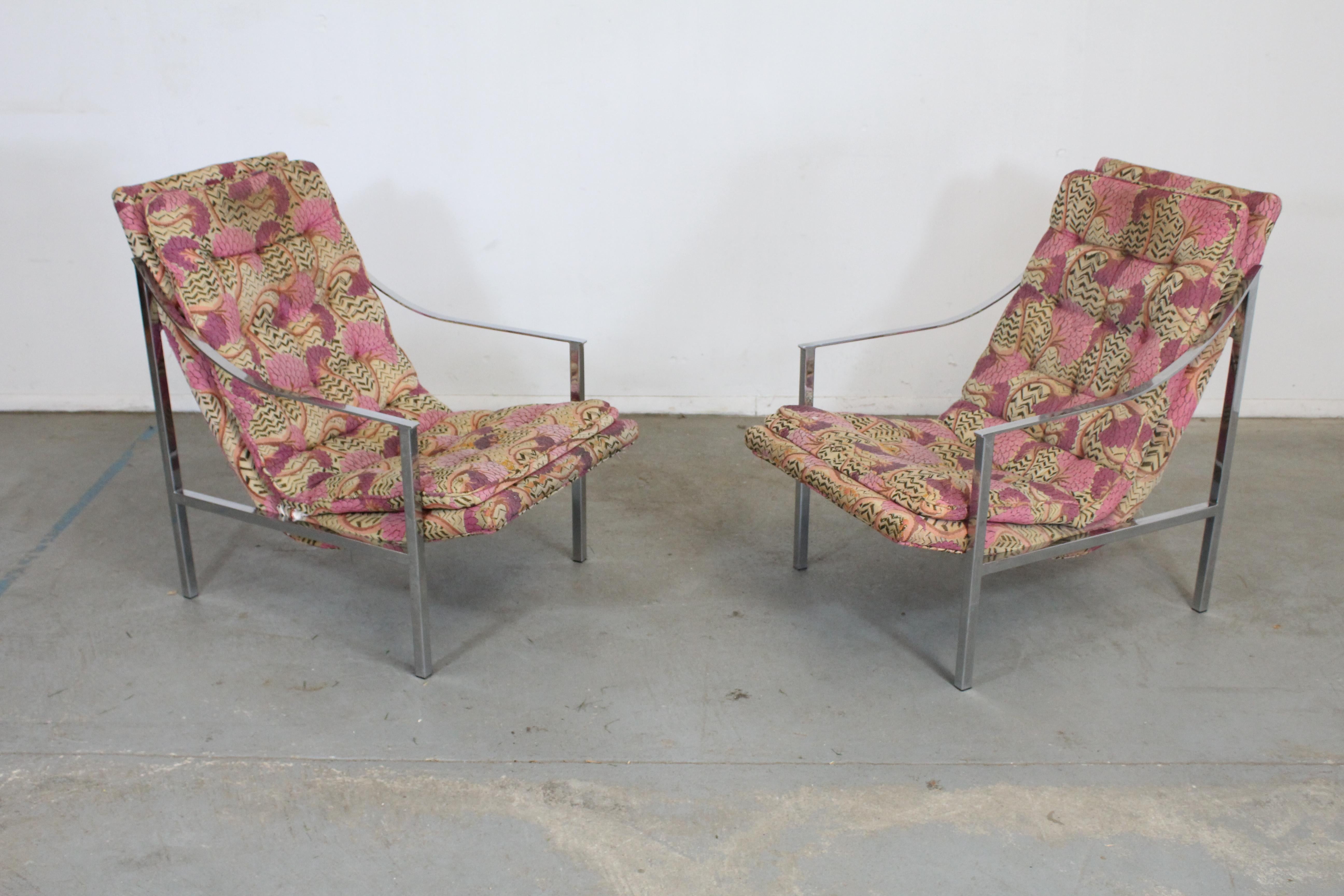 Pair of Mid-Century Modern Milo Baughman style chrome scoop seat lounge chairs.

Offered is a pair of Mid-Century Modern lounge chairs similar to the style of Milo Baughman. These chairs can stand to be reupholstered but they are overall