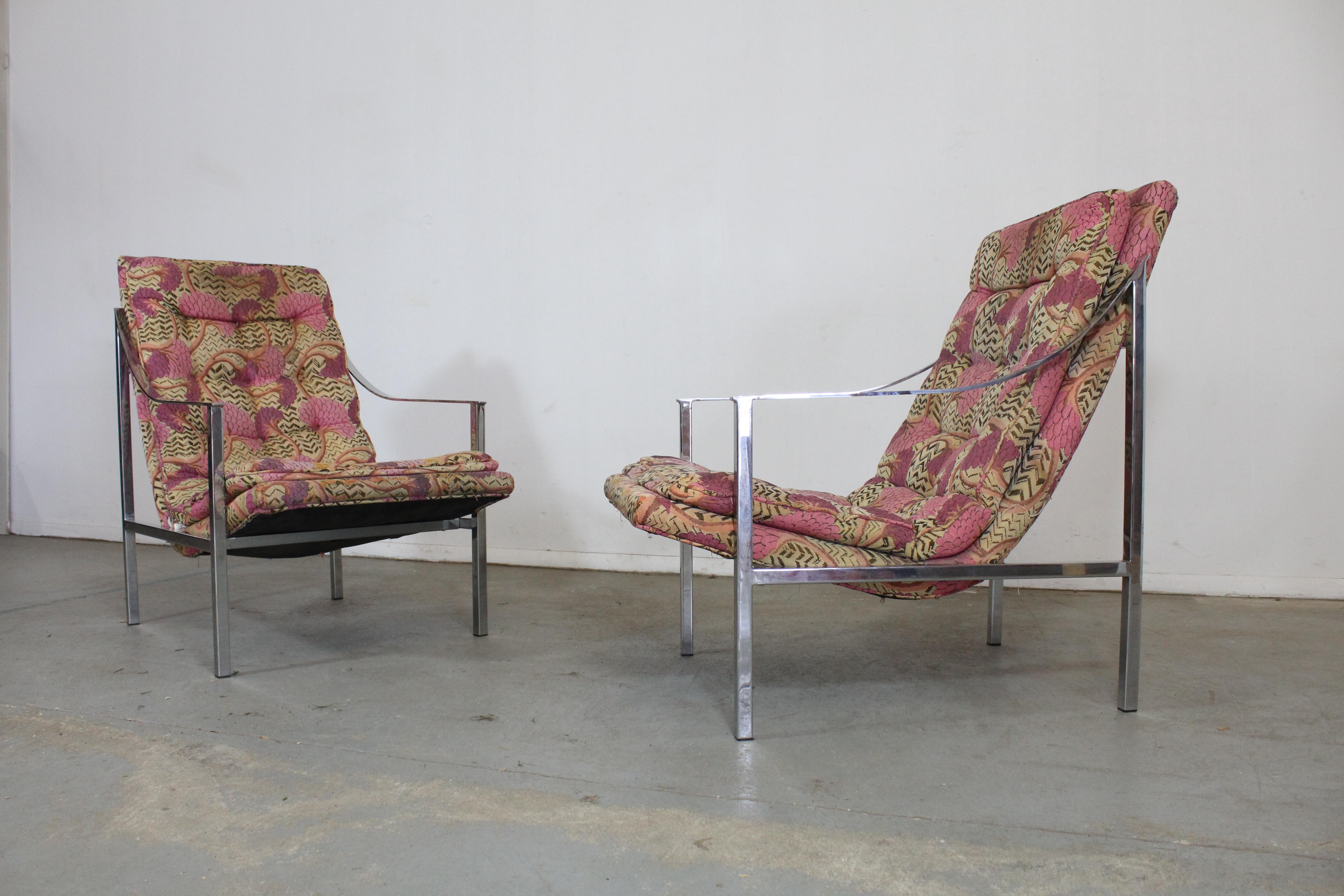20th Century Pair of Mid-Century Modern Milo Baughman Style Chrome Scoop Seat Lounge Chairs For Sale