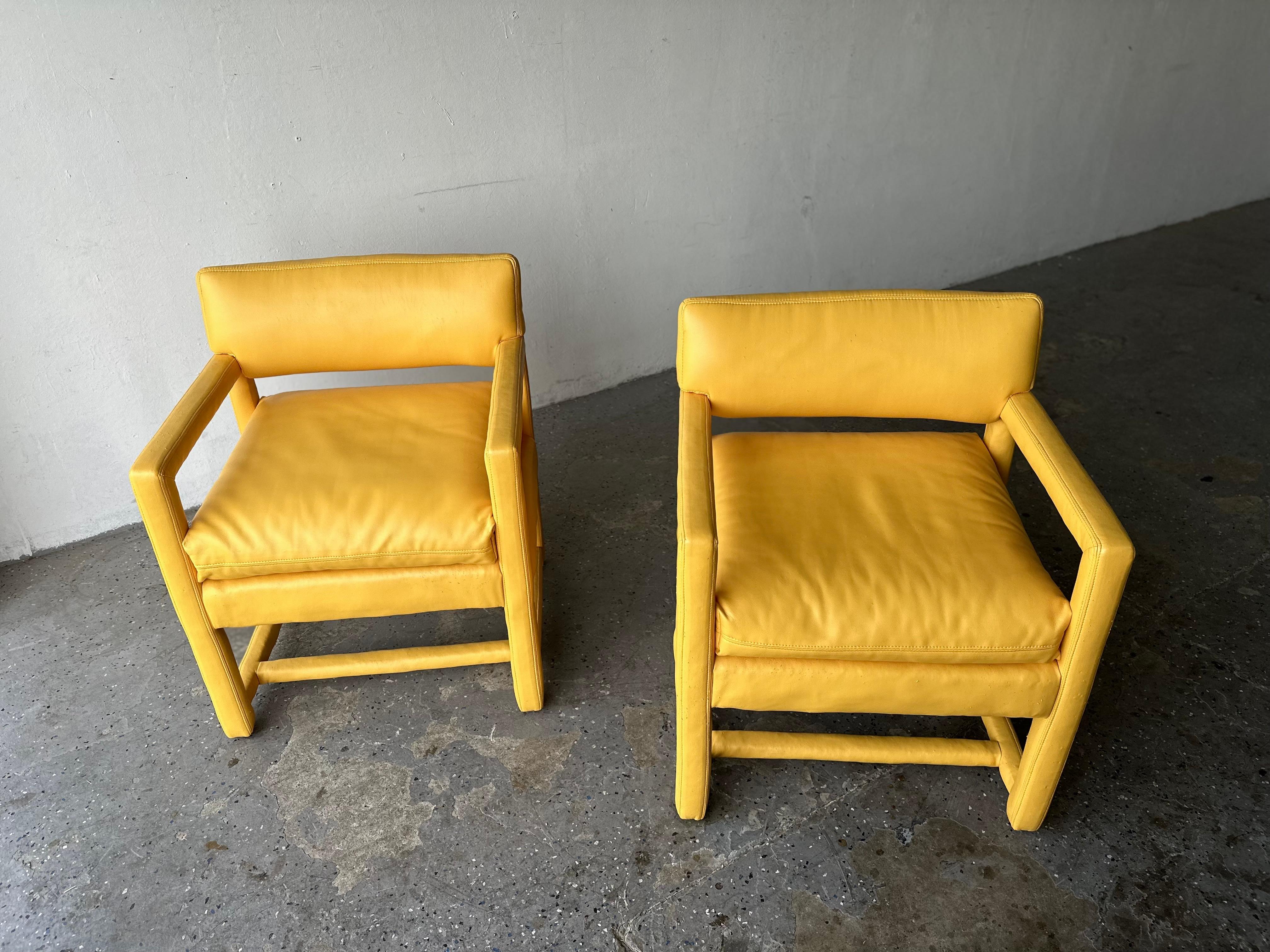 Post-Modern Pair of Mid Century Modern Milo Baughman style Parsons Club Chairs For Sale