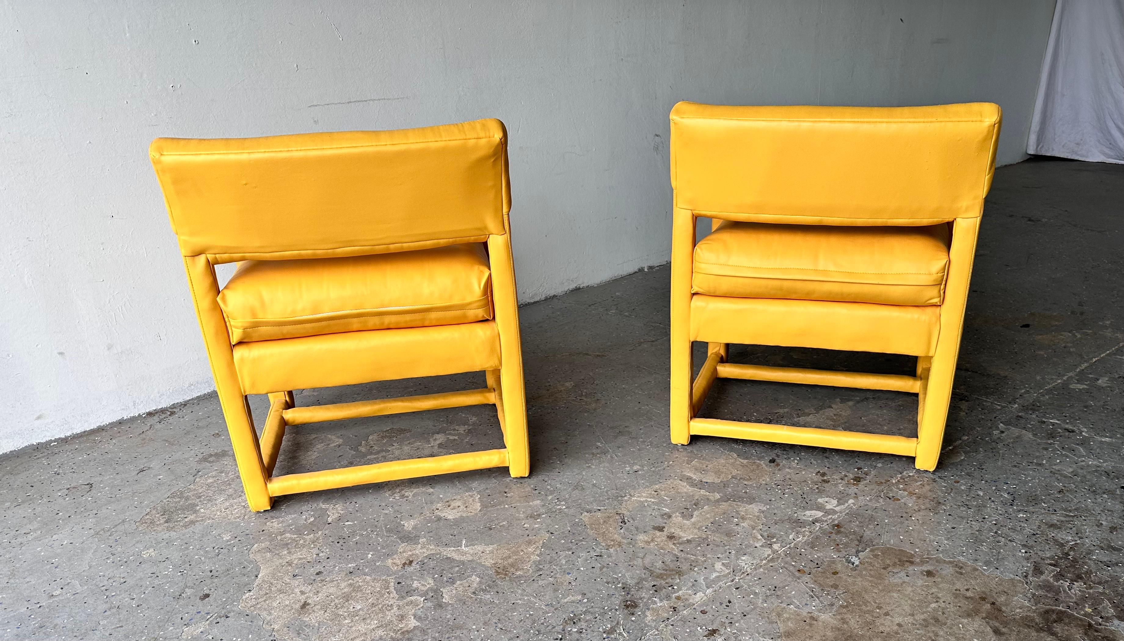 Pair of Mid Century Modern Milo Baughman style Parsons Club Chairs In Distressed Condition For Sale In Las Vegas, NV
