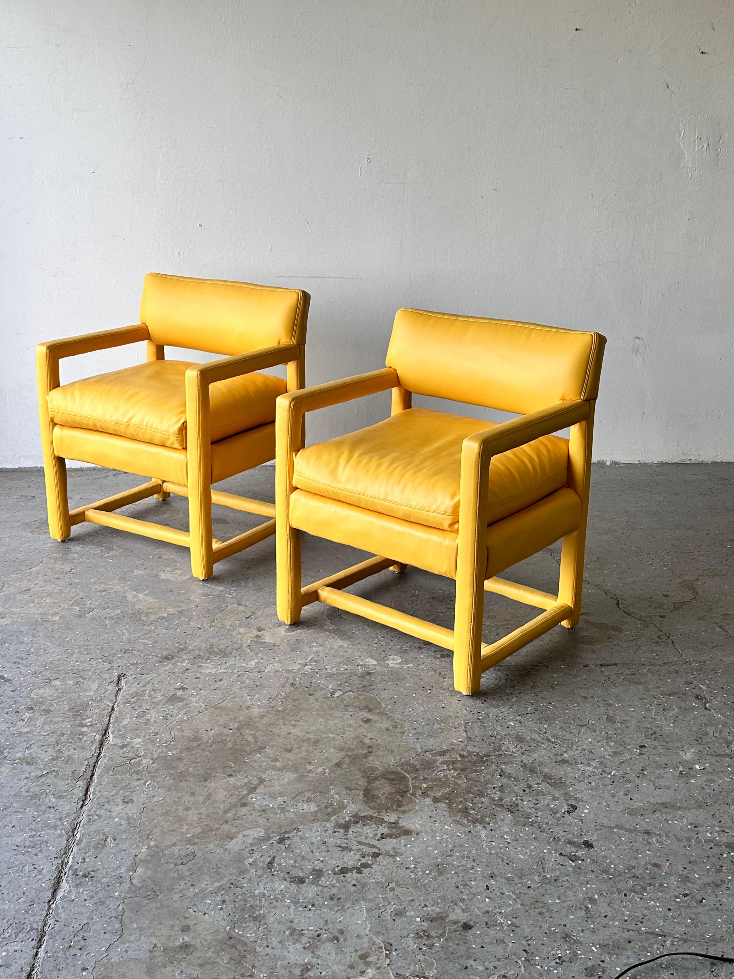 Late 20th Century Pair of Mid Century Modern Milo Baughman style Parsons Club Chairs For Sale