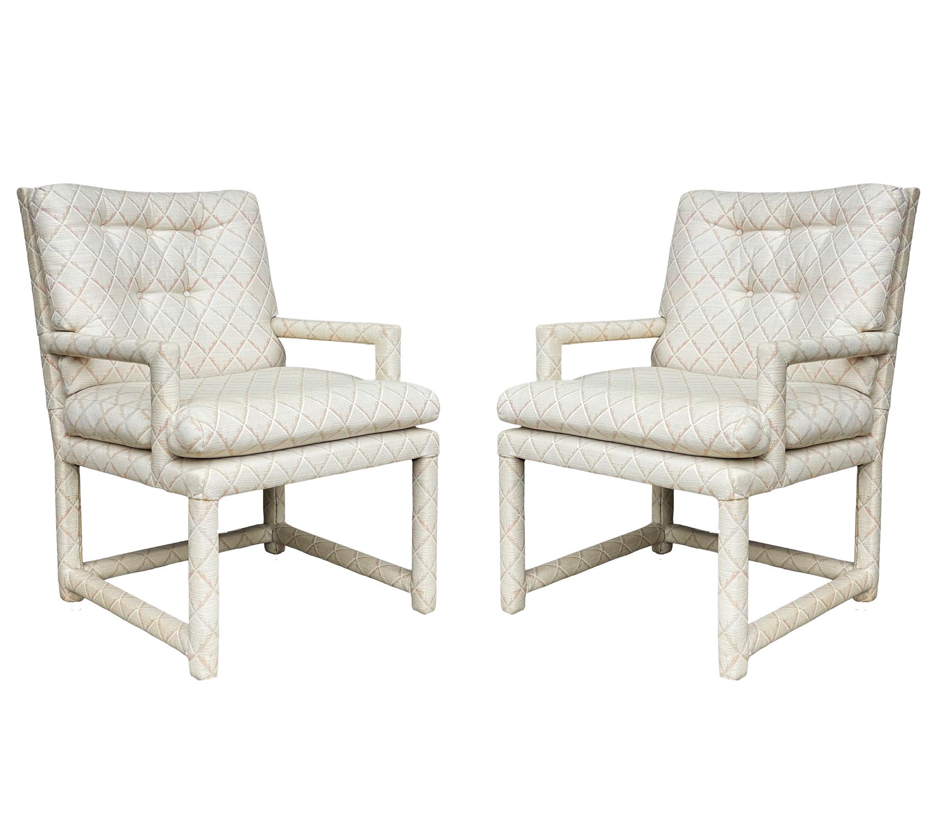 Mid-Century Modern Paire de fauteuils de salon Parsons beige de style Milo Baughman, mi-siècle moderne en vente