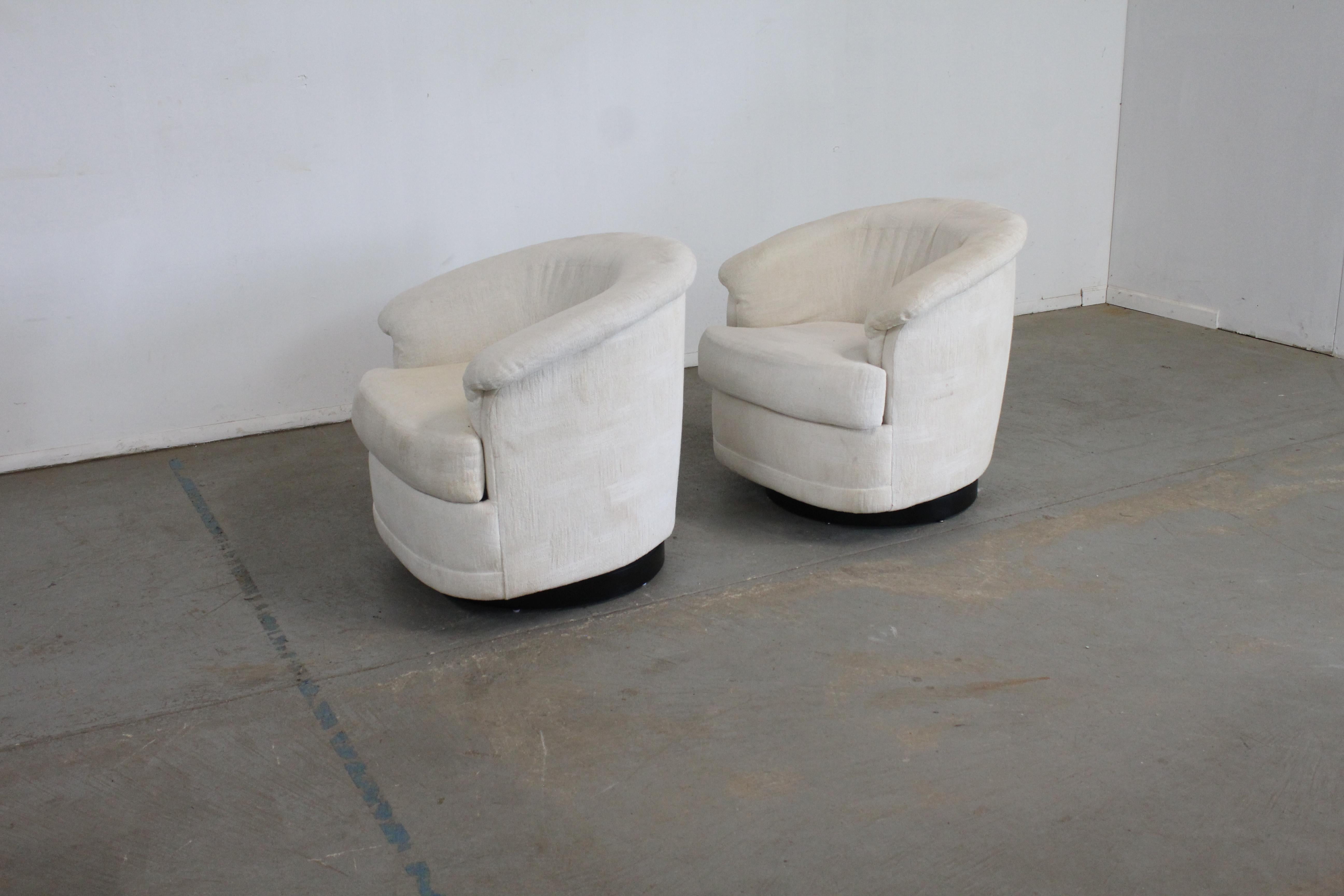 Pair of Mid-Century Modern Milo Baughman Style Swivel Rocker Club Chairs For Sale 6