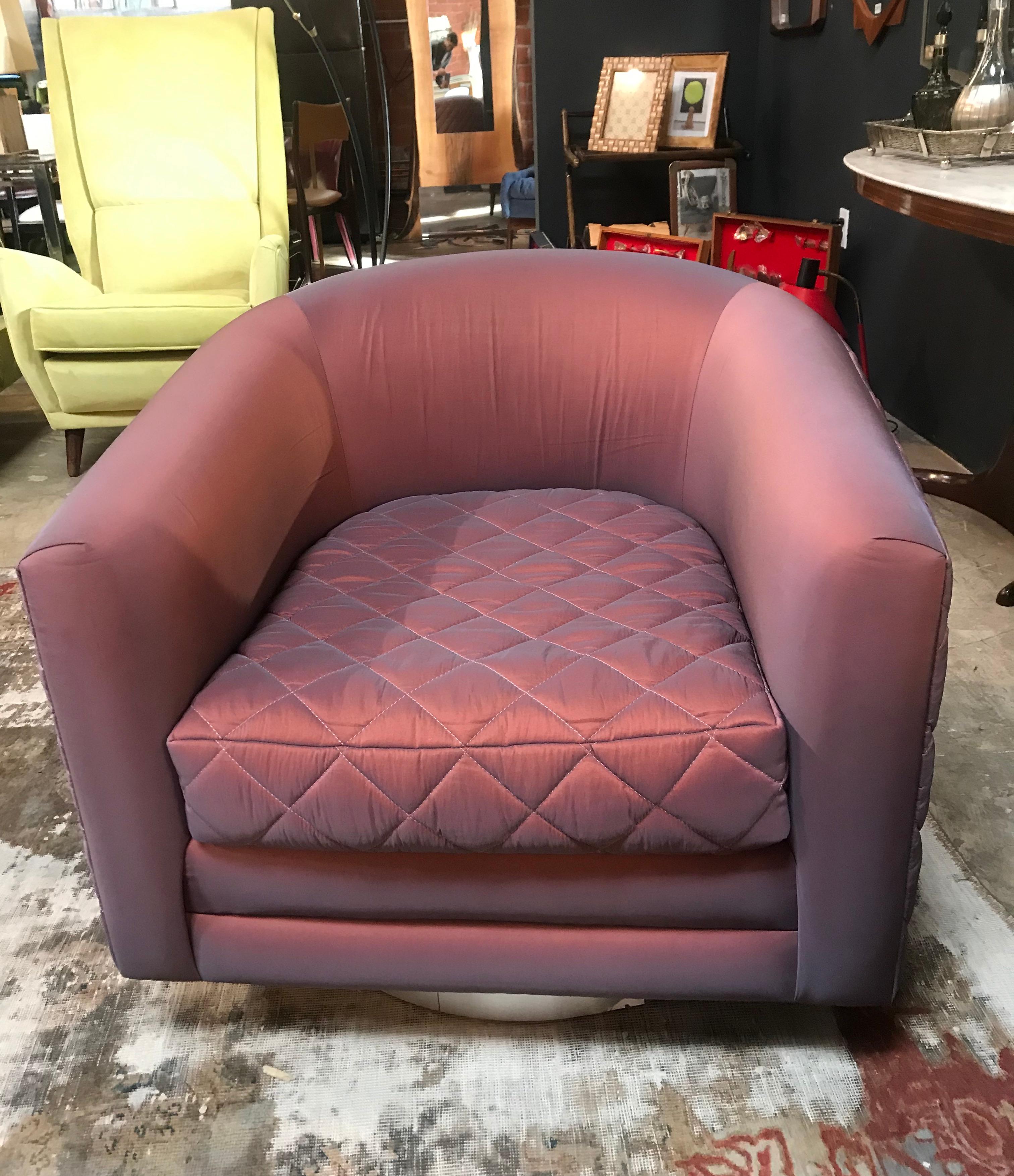 Silk Pair of Mid-Century Modern Milo Baughman Style Walnut Base Swivel Club Chairs For Sale