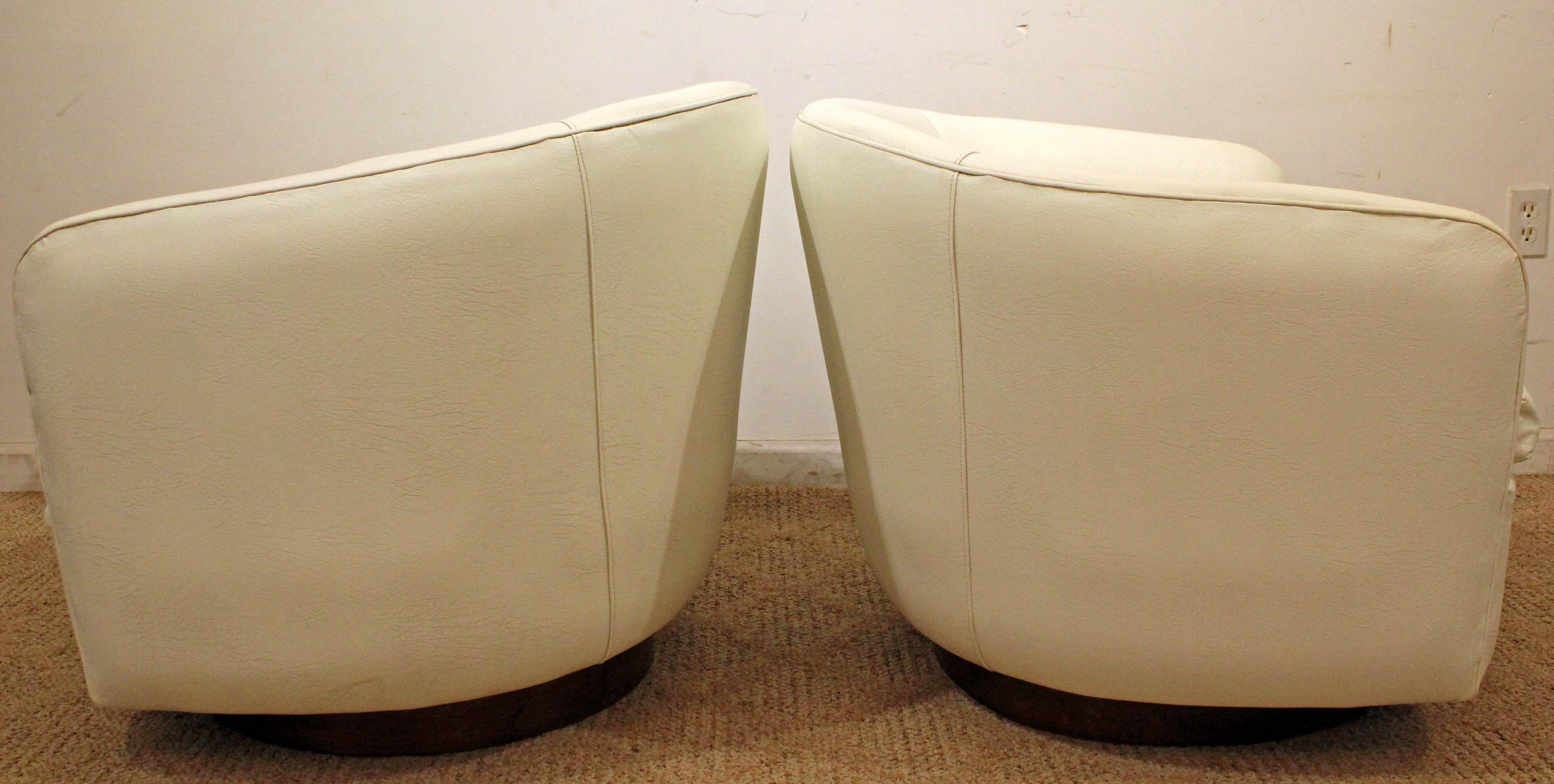 American Pair of Mid-Century Modern Milo Baughman Swivel Club Chairs