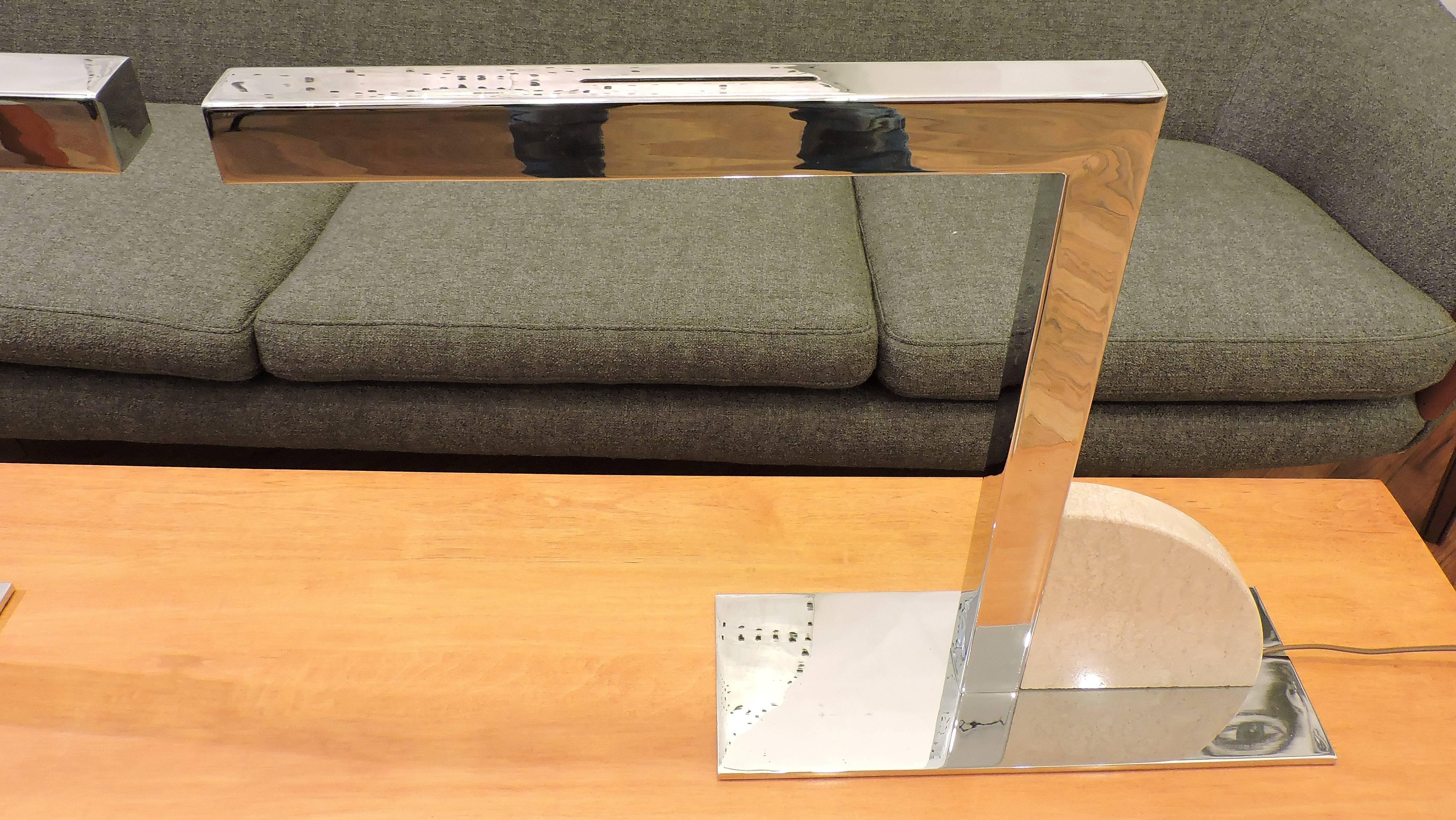 Moderne Schreibtisch- oder Tischlampen aus Chrom und Travertin von George Kovacs aus der Mitte des Jahrhunderts, Paar im Angebot 2