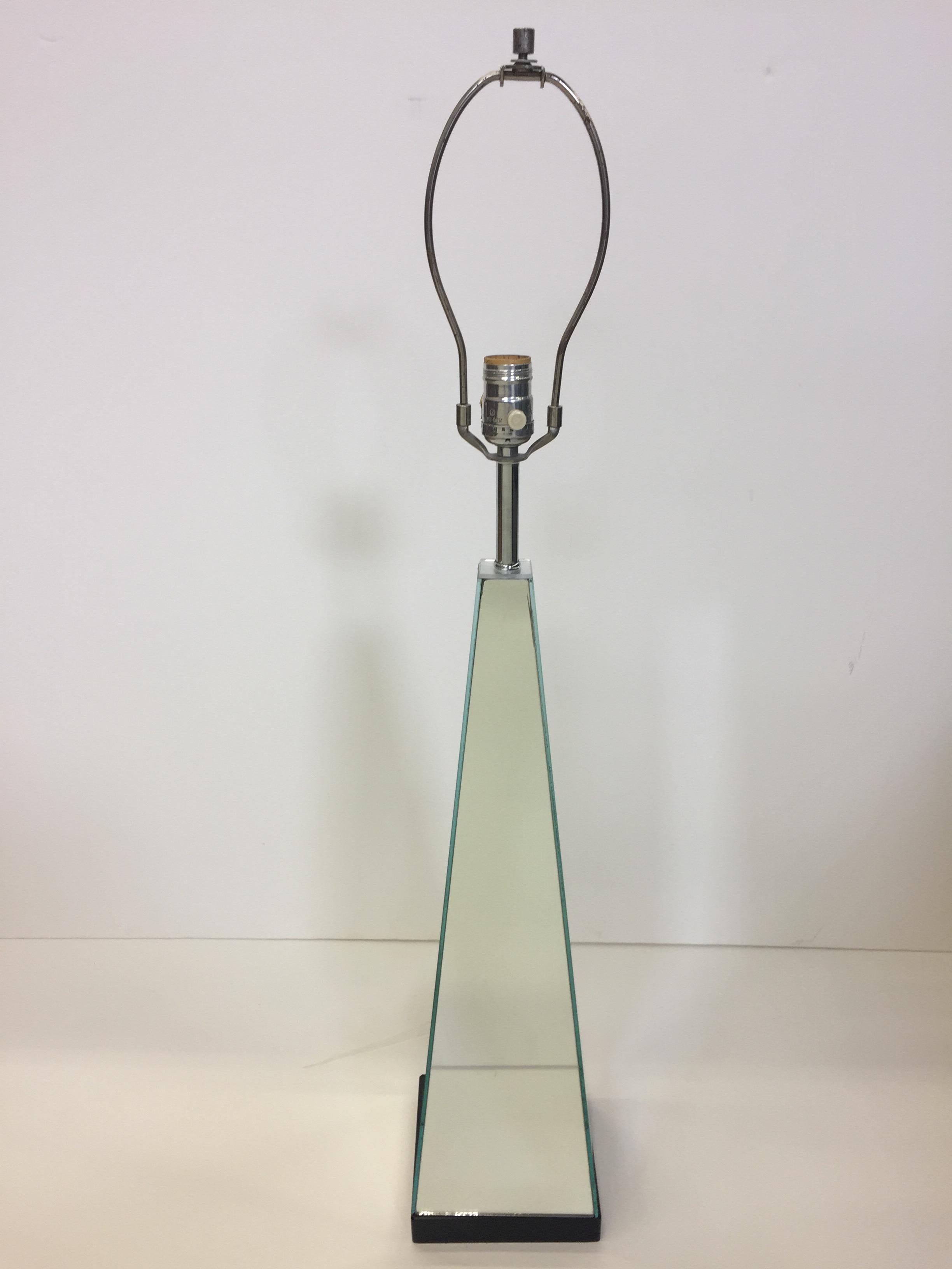Late 20th Century Pair of Mid-Century Modern Mirrored Obelisk Table Lamps For Sale
