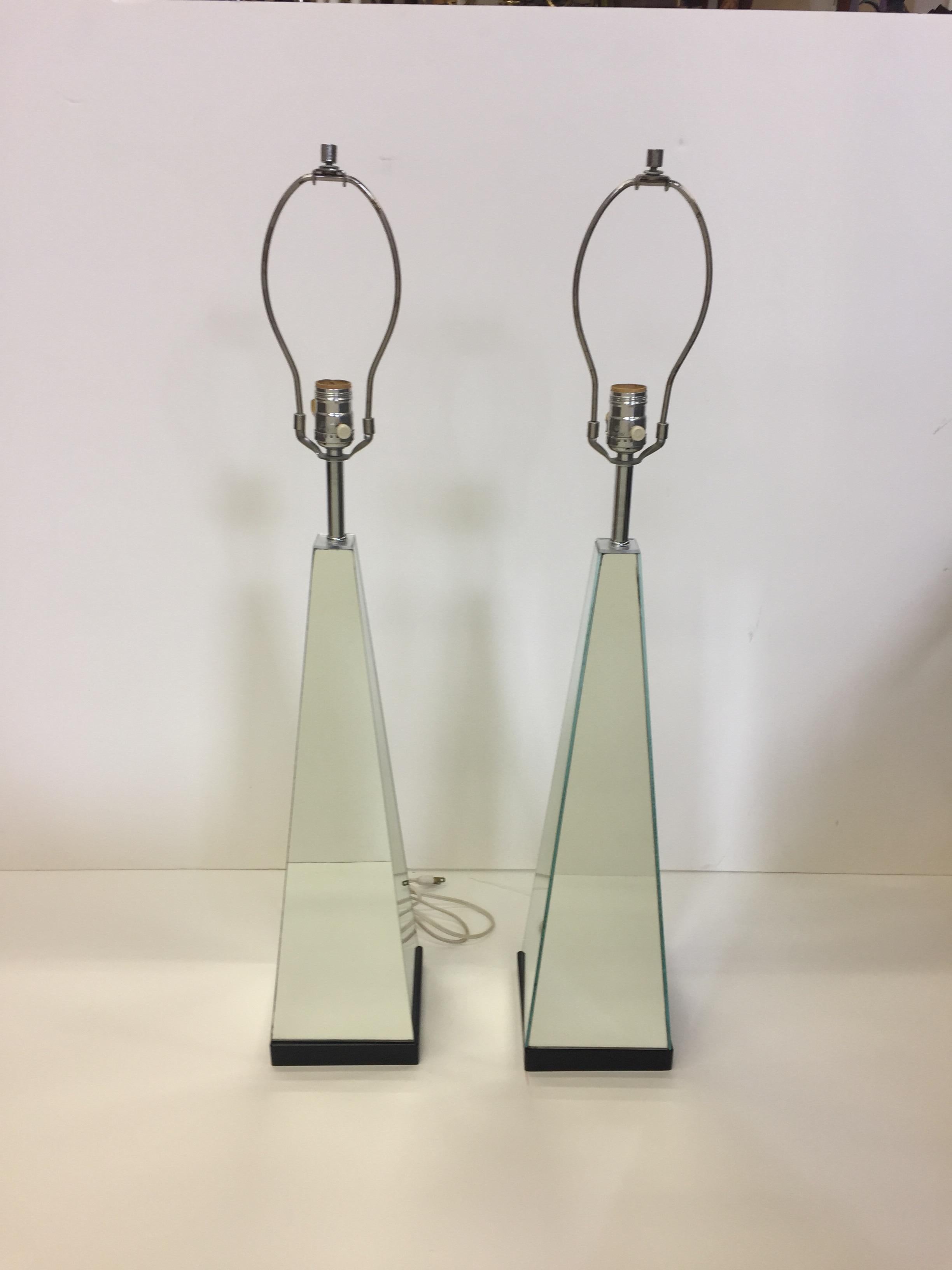 Pair of Mid-Century Modern Mirrored Obelisk Table Lamps For Sale 1