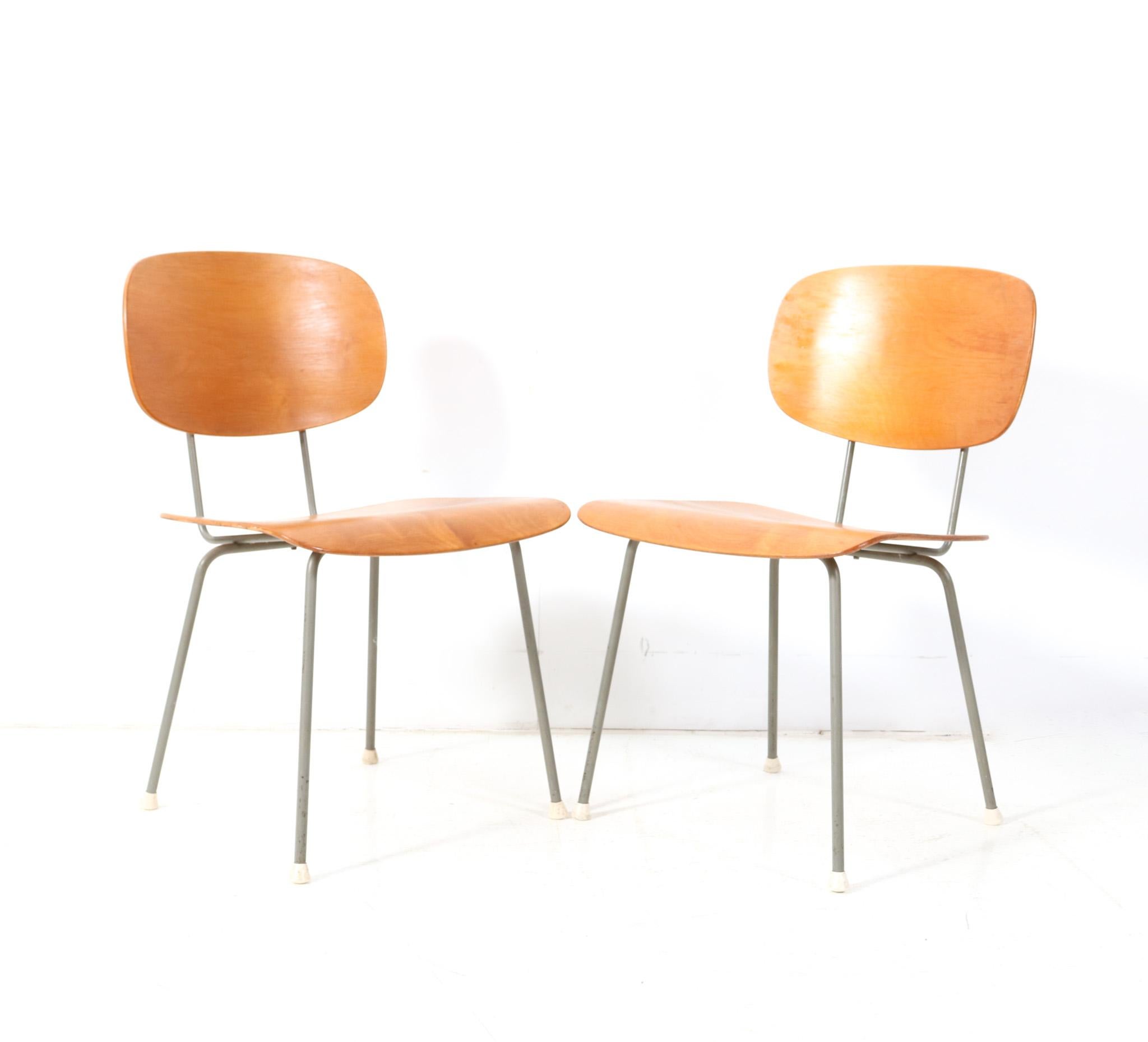 Lacquered Pair of Mid-Century Modern Model 116 Side Chairs by Wim Rietveld for Gispen For Sale