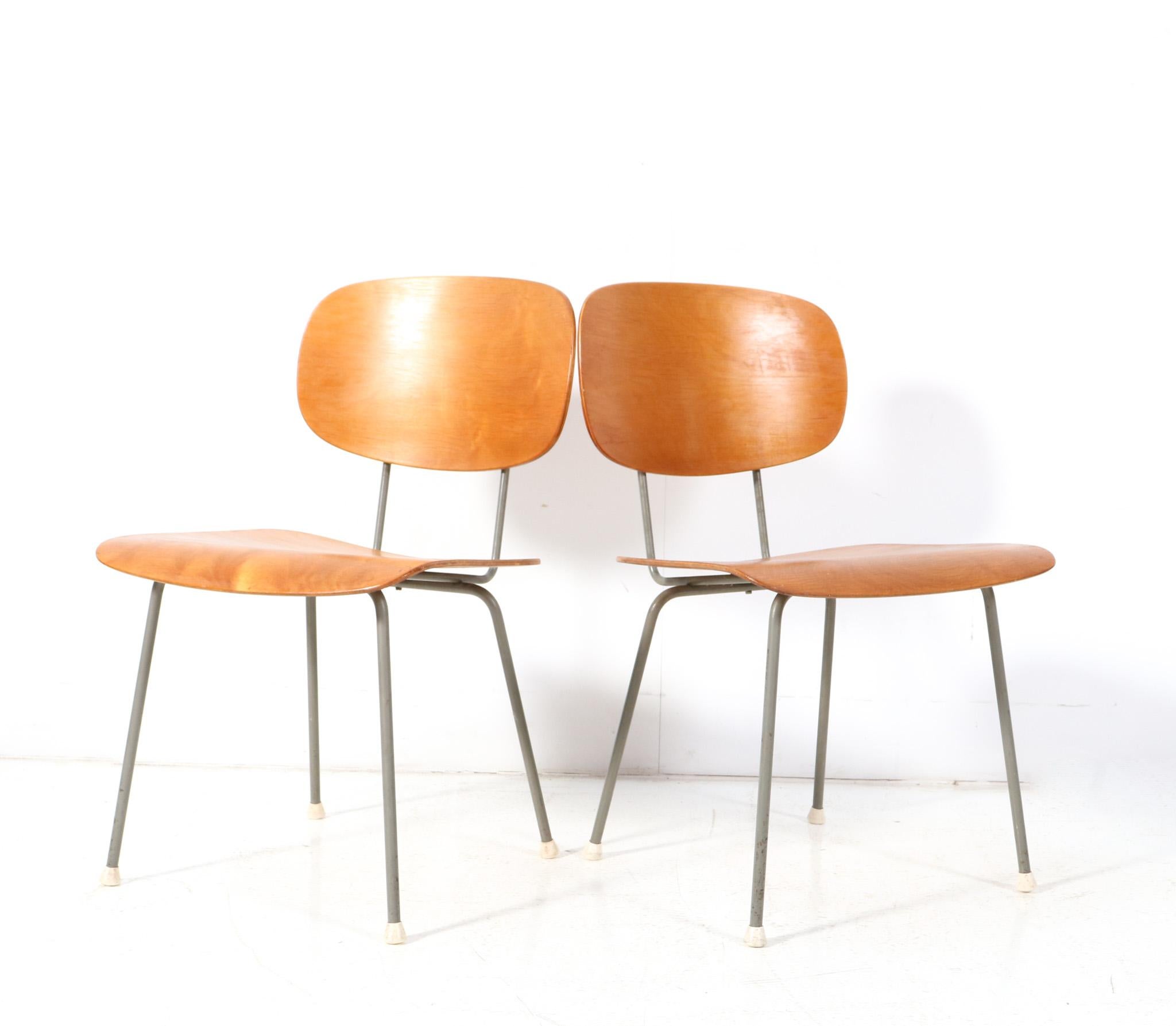 Mid-20th Century Pair of Mid-Century Modern Model 116 Side Chairs by Wim Rietveld for Gispen For Sale