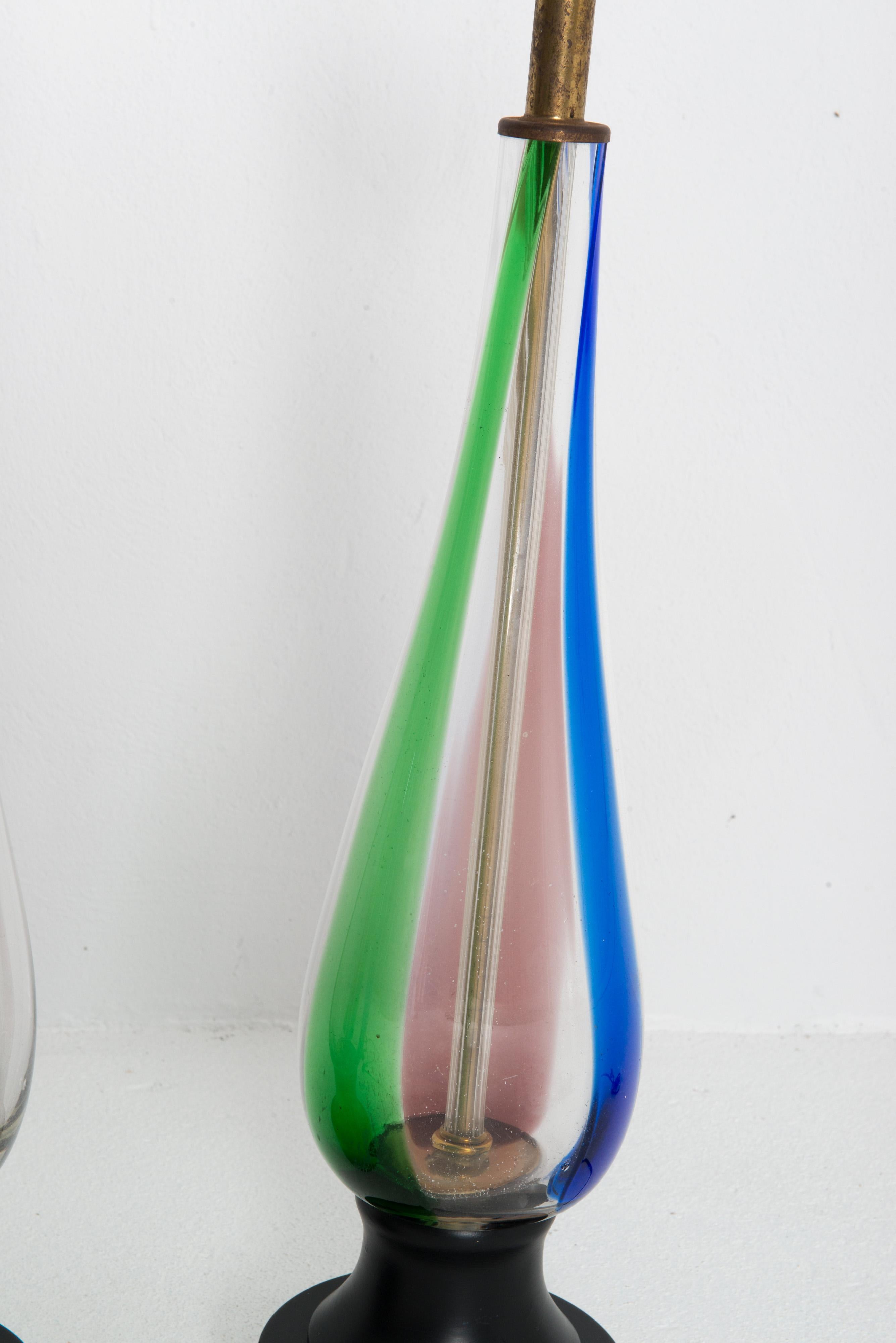 Paar moderne mehrfarbige mundgeblasene Glaslampen aus der Mitte des Jahrhunderts im Angebot 3