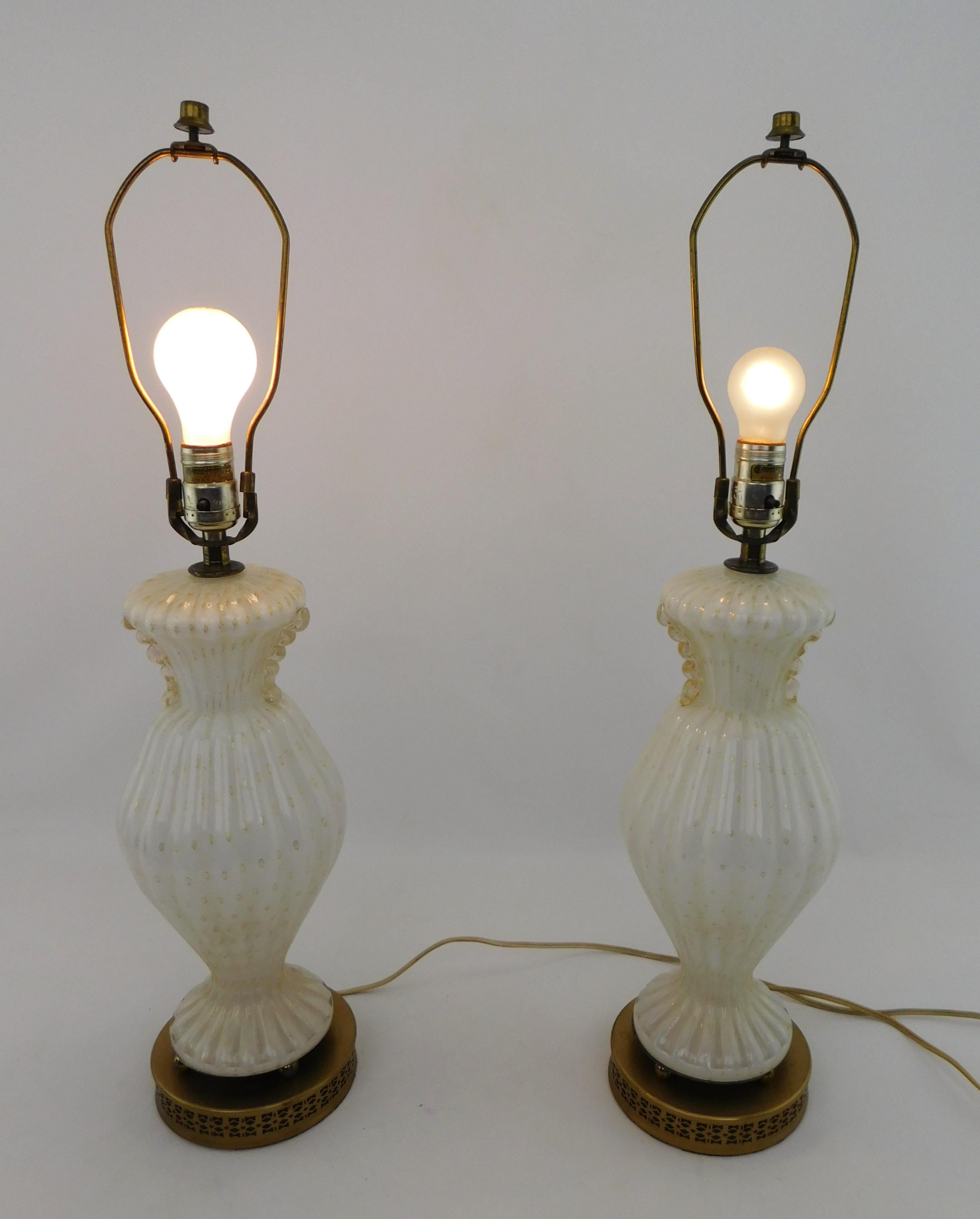 Pair of Mid-Century Modern Murano Art Glass Table Lamps with Gold Flakes For Sale 4