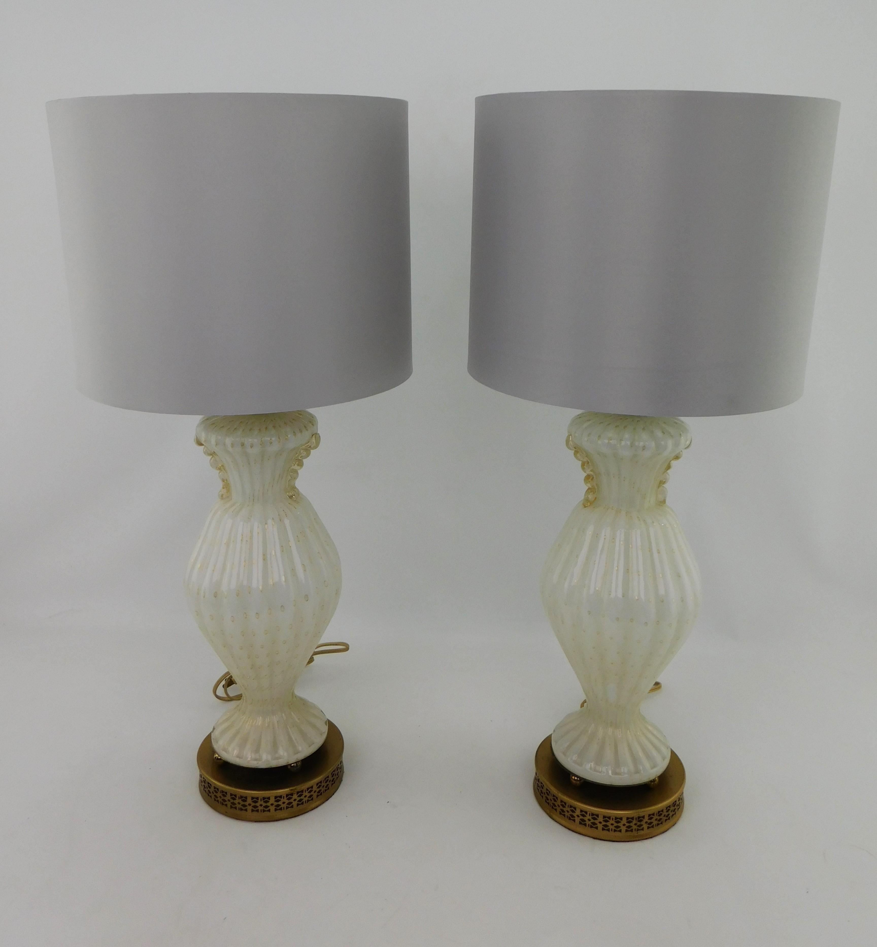 Pair of Mid-Century Modern Murano Art Glass Table Lamps with Gold Flakes For Sale 5