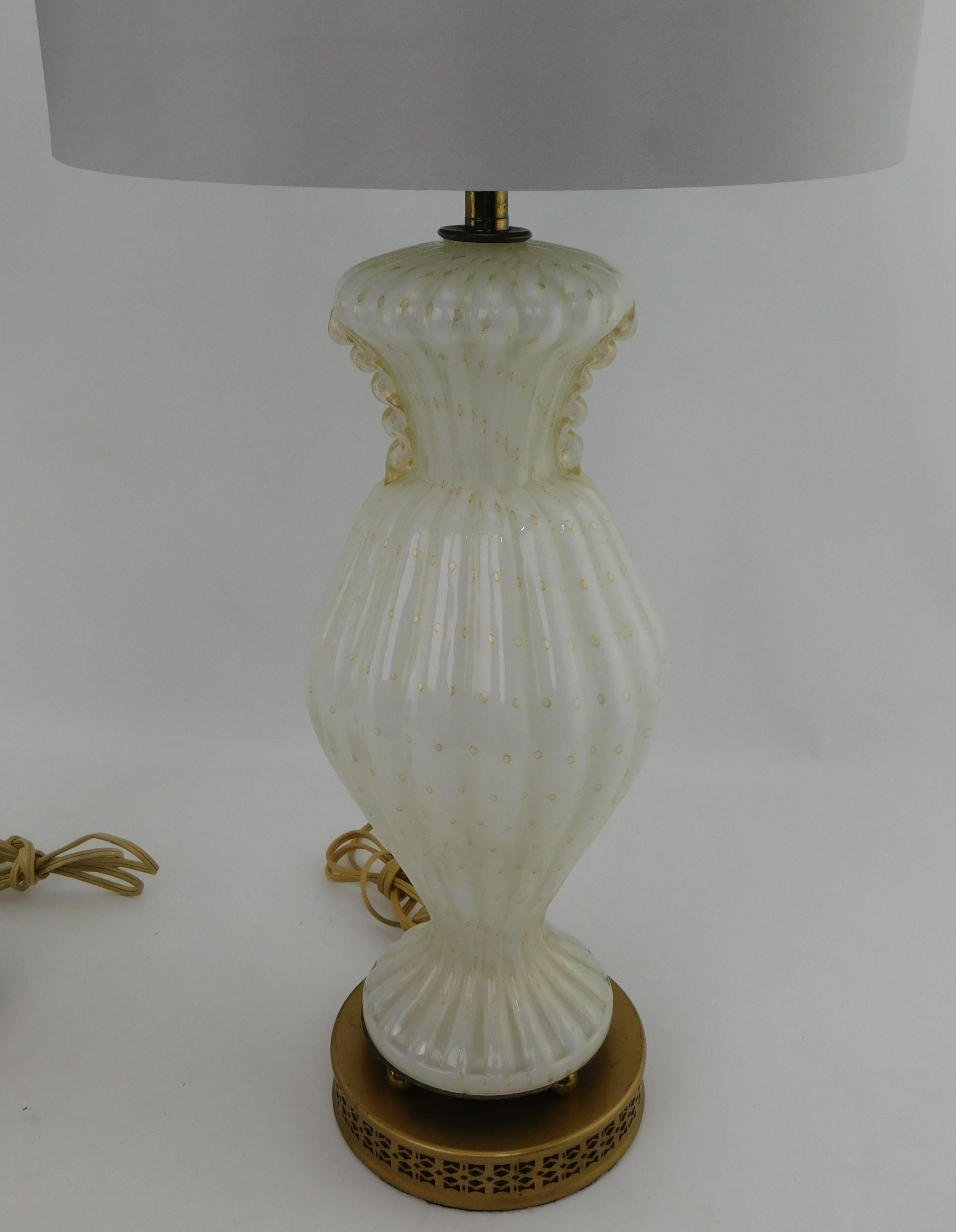 Italian Pair of Mid-Century Modern Murano Art Glass Table Lamps with Gold Flakes For Sale