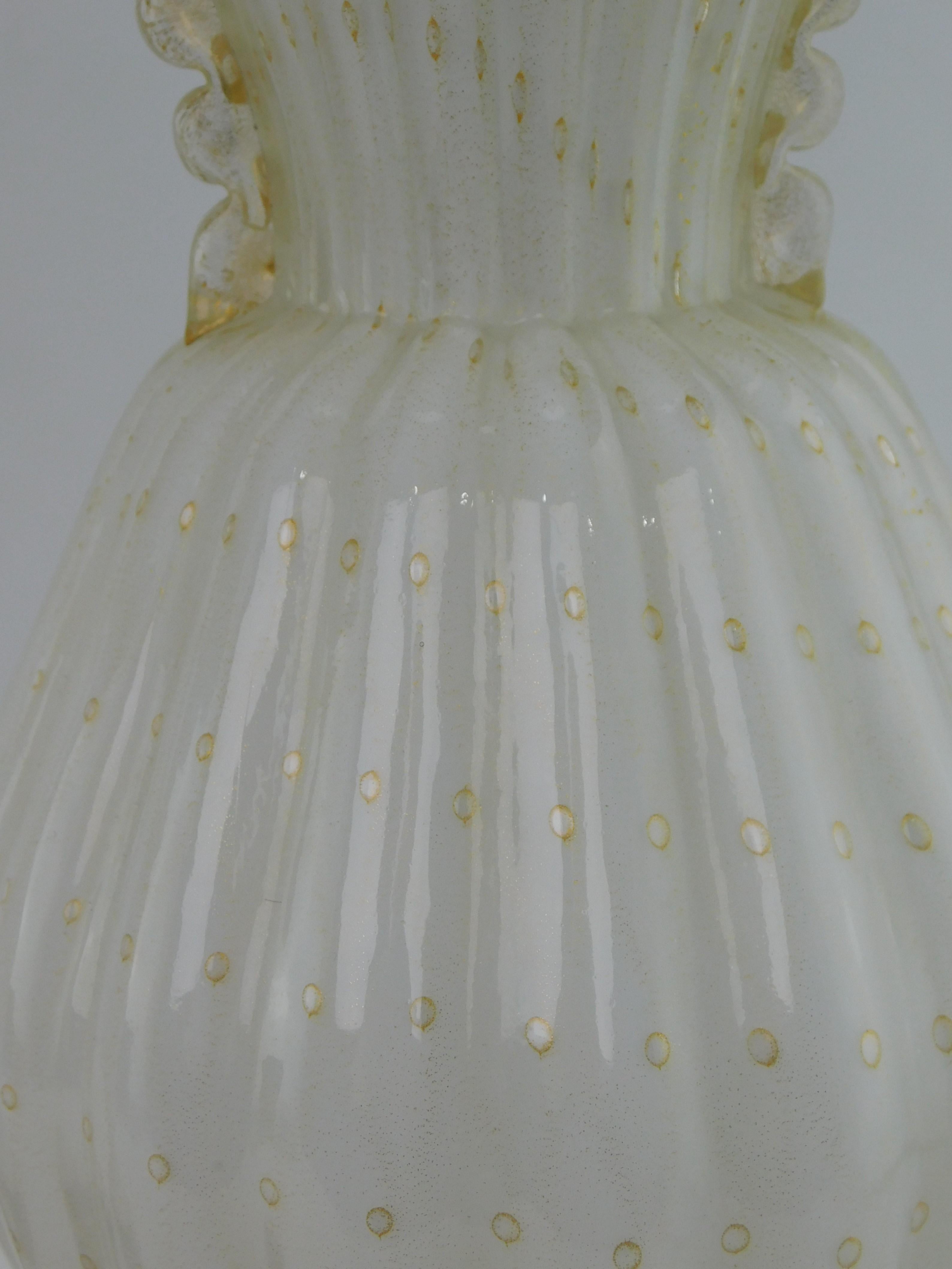 Métal Paire de lampes de bureau en verre d'art de Murano de style mi-siècle moderne avec éclats d'or en vente