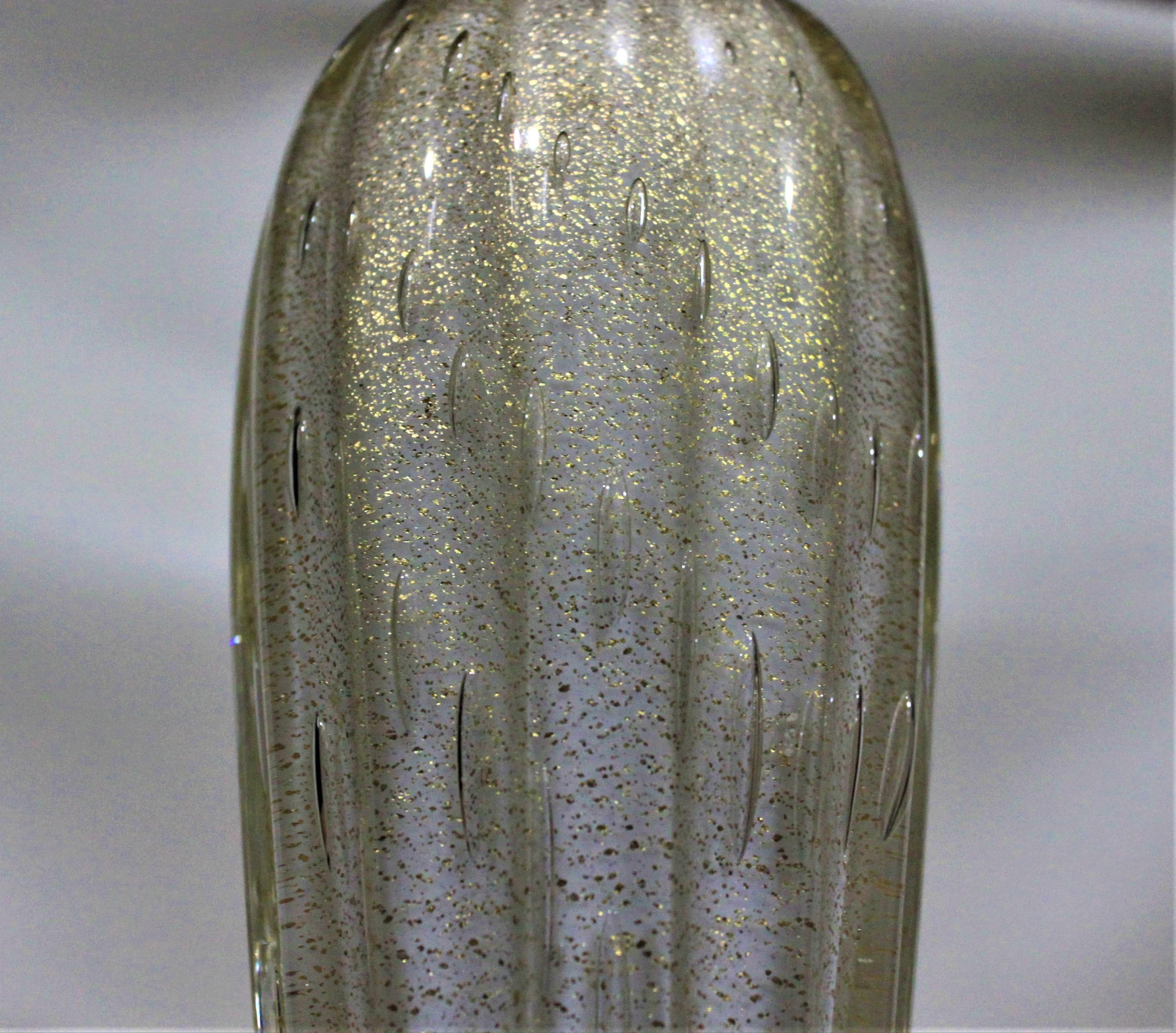 Fait à la machine Paire de lampes de bureau en verre d'art de Murano mi-siècle moderne avec accents en teck en vente