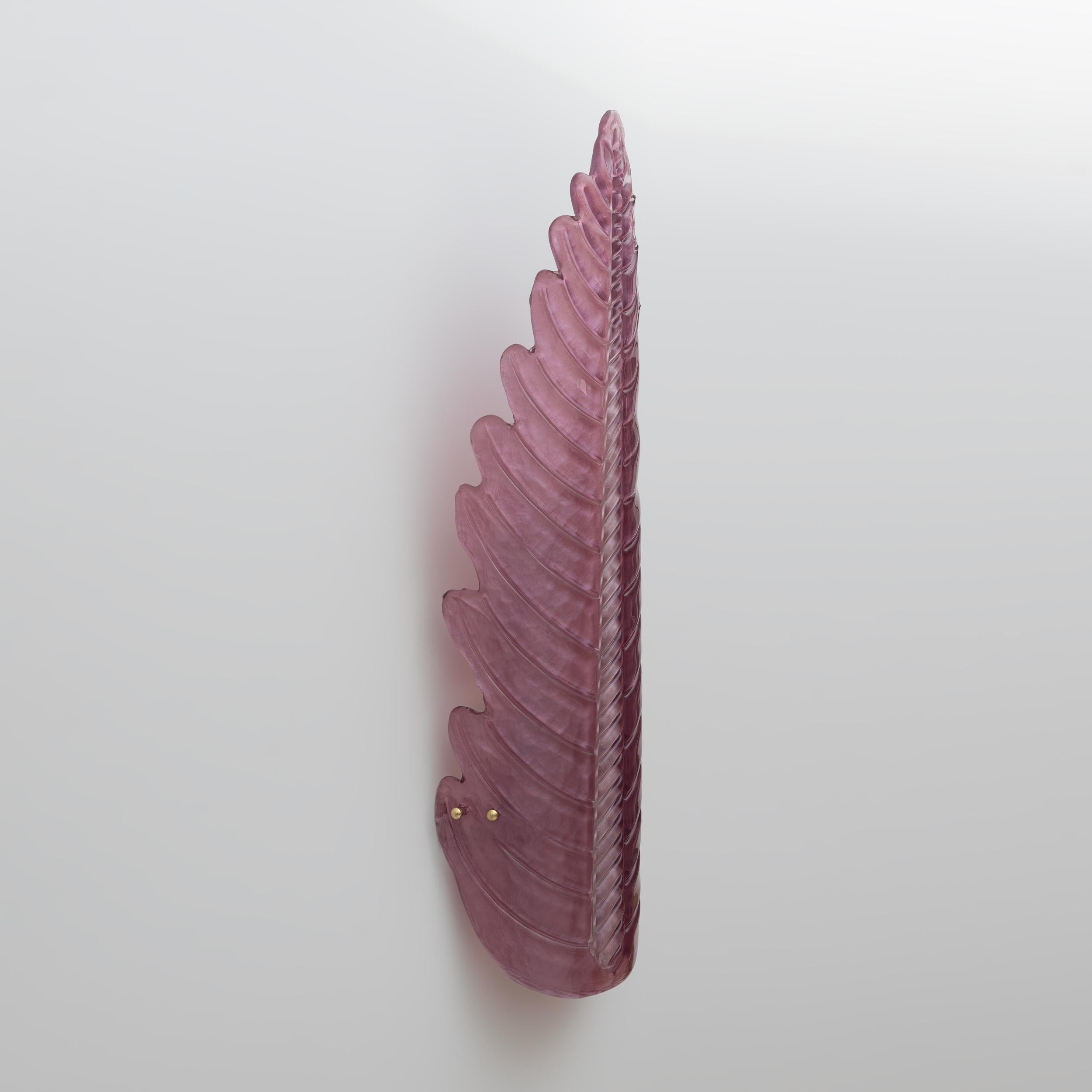 Pareja de apliques de cristal de Murano de mediados de siglo con grandes hojas de color rosa amatista en Excelente estado para la venta en Puglia, Puglia