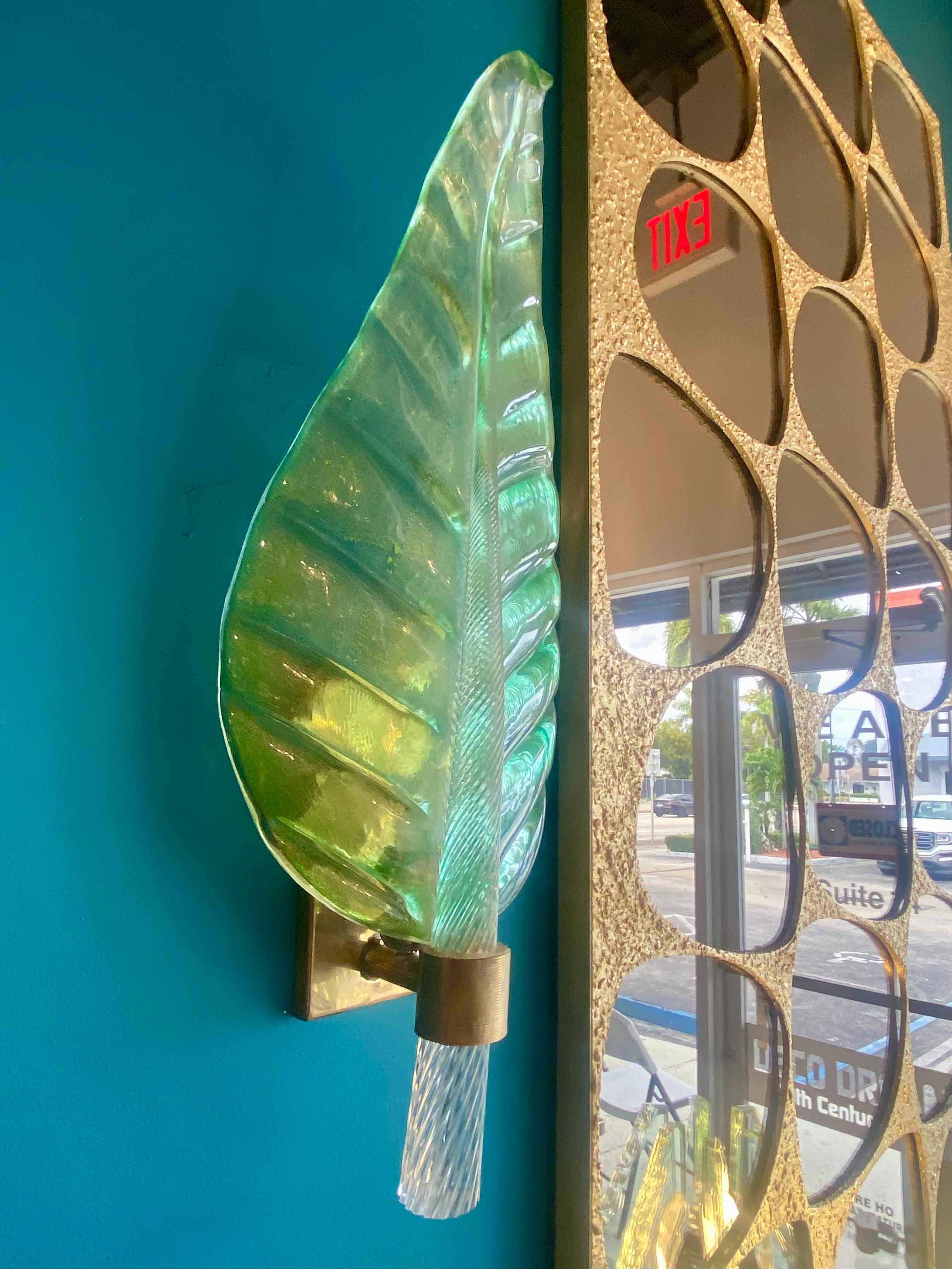 Coppia di lampade in vetro di Murano e foglie d'ottone della metà del secolo scorso di Barovier&Toso in vendita 3