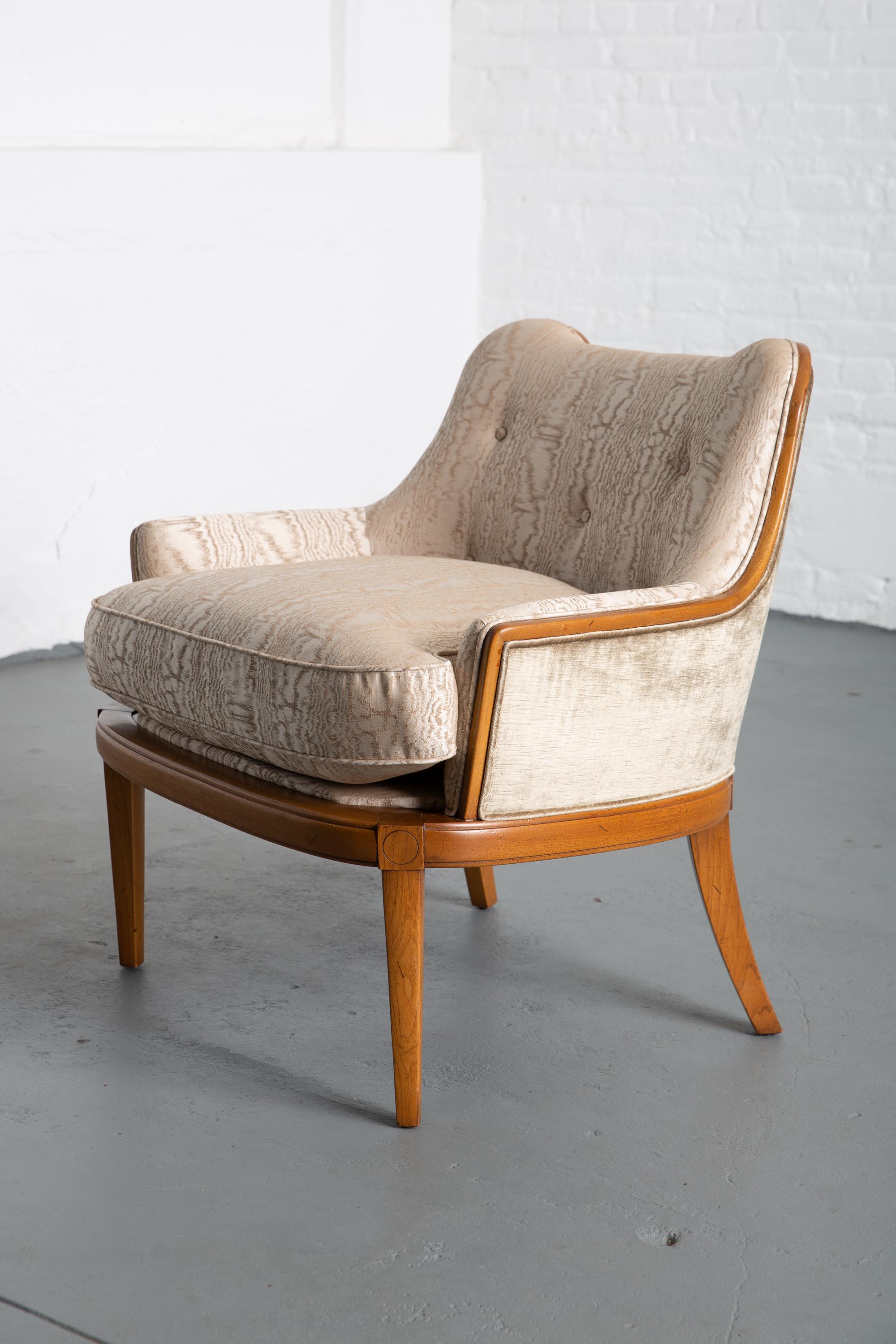 Paire de fauteuils nouvellement tapissés, de style mi-siècle moderne en vente 11
