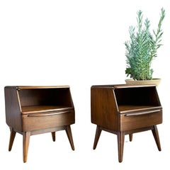 Newly Refinished - Pair of Mid-Century Modern Night Stands by Heywood Wakefield