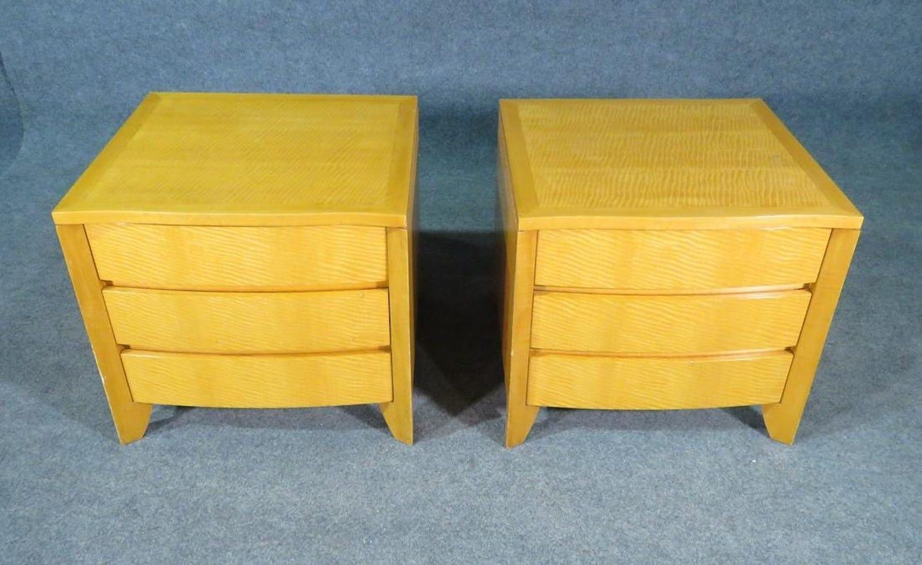 With a radiant woodgrain exterior and sleek design, this pair of vintage Mid-Century night stands is full of timeless quality and style. Please confirm item location with seller (NY/NJ).