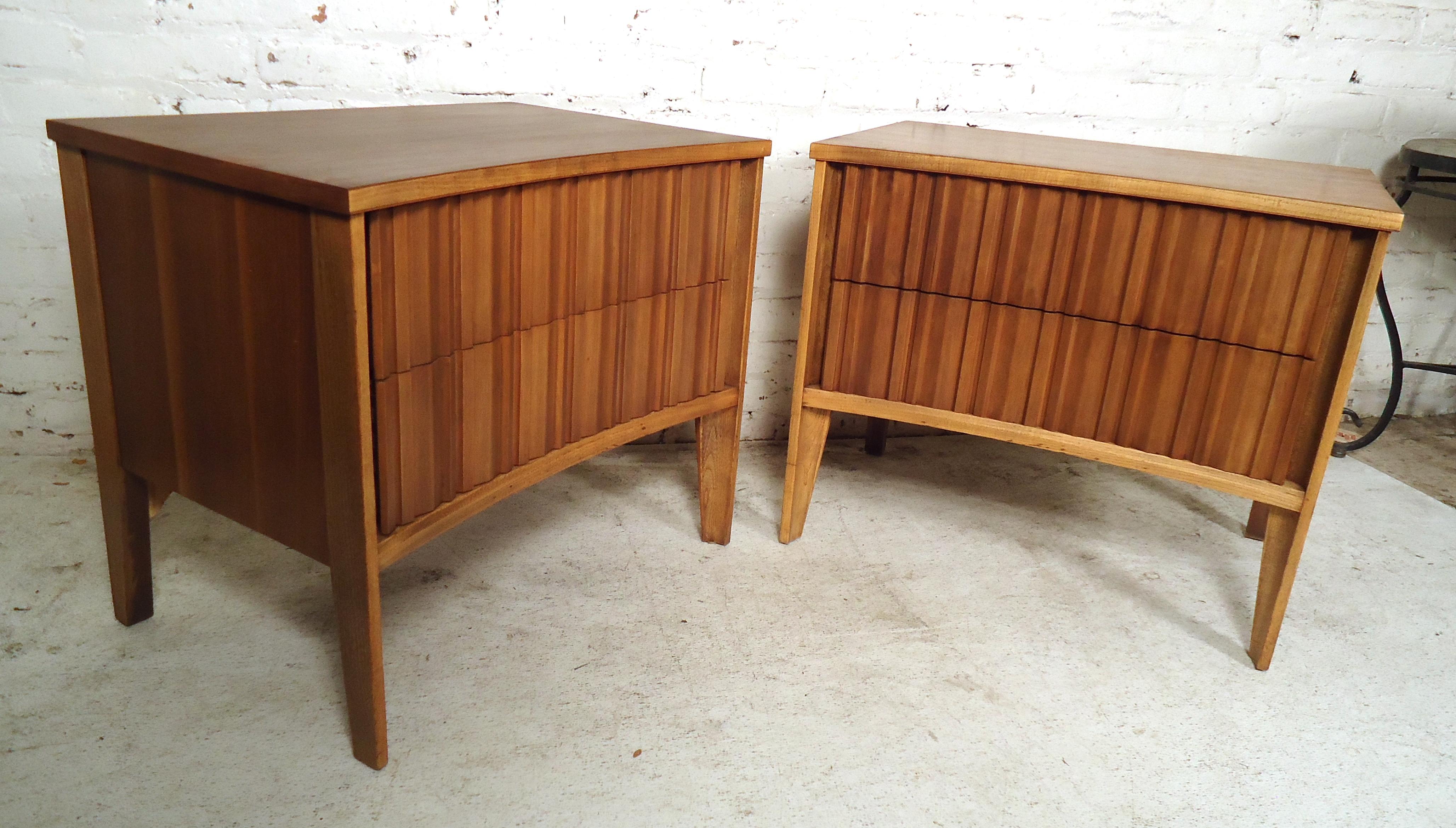Pair of Mid-Century Modern Nightstands In Good Condition In Brooklyn, NY