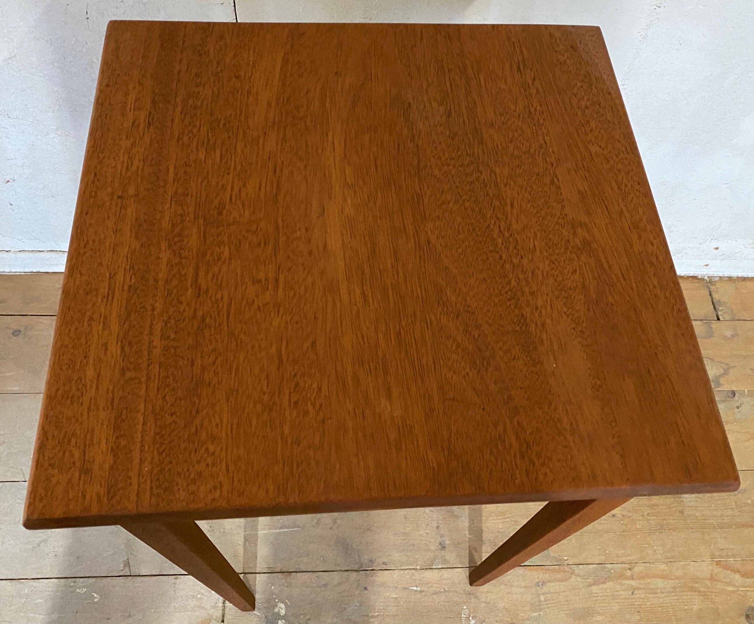 Wood Pair of Mid-Century Modern Night Stands For Sale