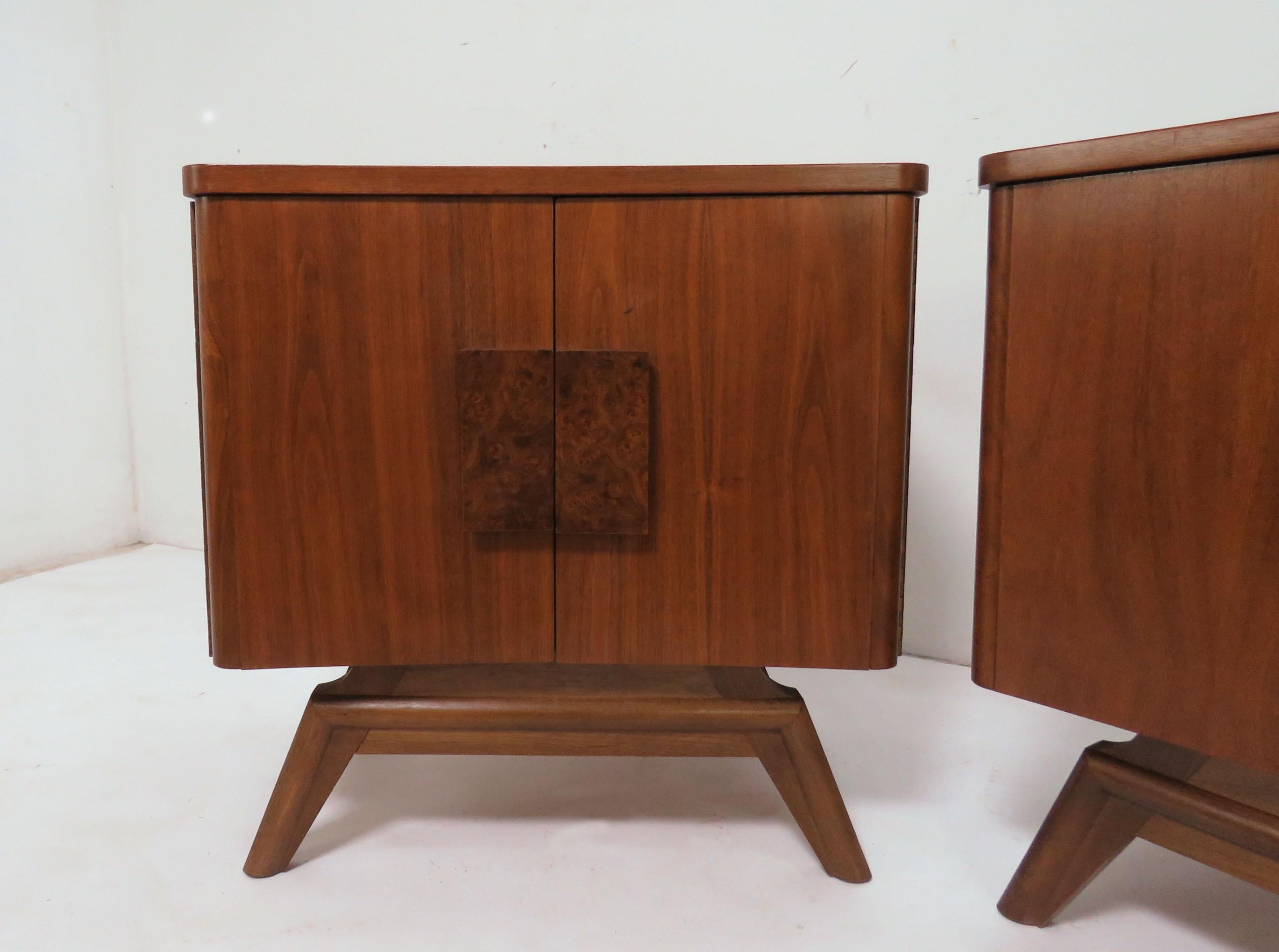 Pair of American Mid-Century Modern nightstands in walnut with contrasting burl wood handles, circa 1960s.