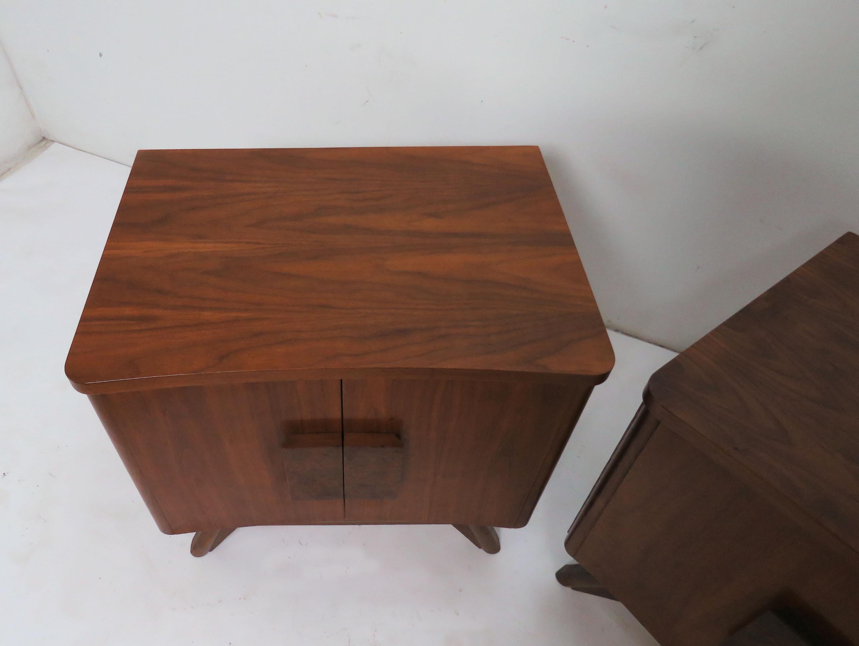 American Pair of Mid-Century Modern Night Stands in Walnut and Burl, circa 1960s