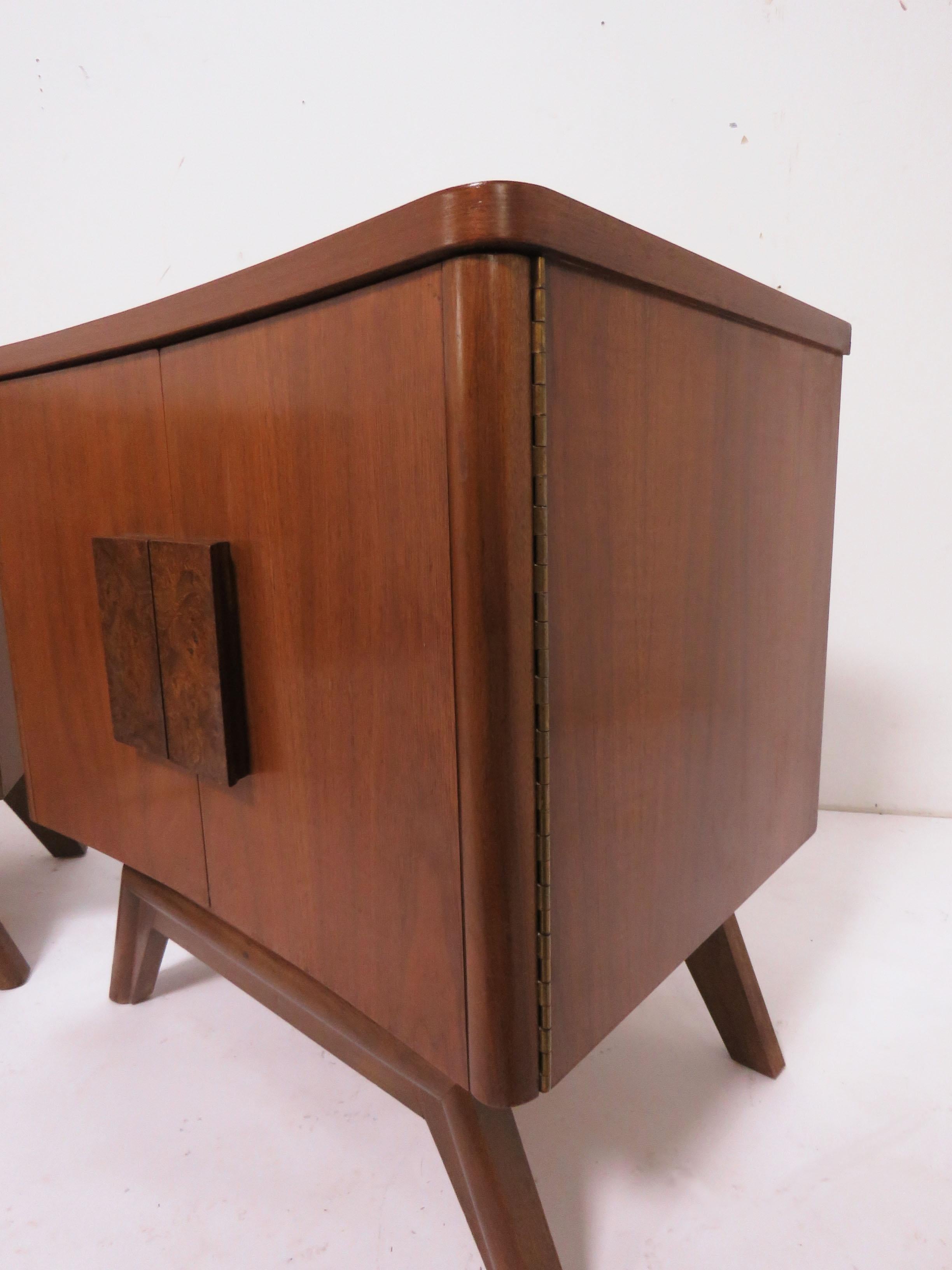 Pair of Mid-Century Modern Night Stands in Walnut and Burl, circa 1960s 1