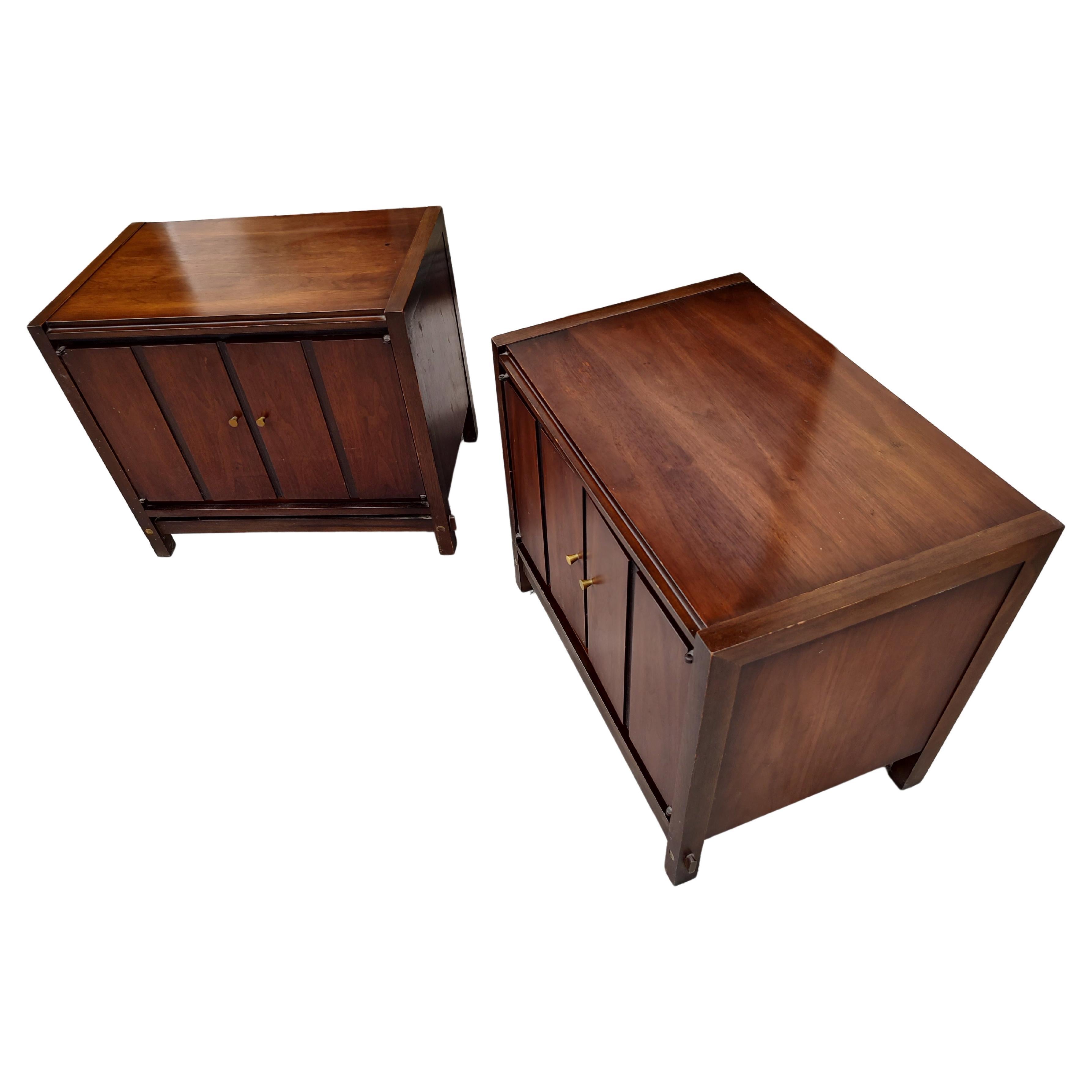 Fatto a mano Pair of Mid Century Modern Night Tables by Lane C 1965 in vendita