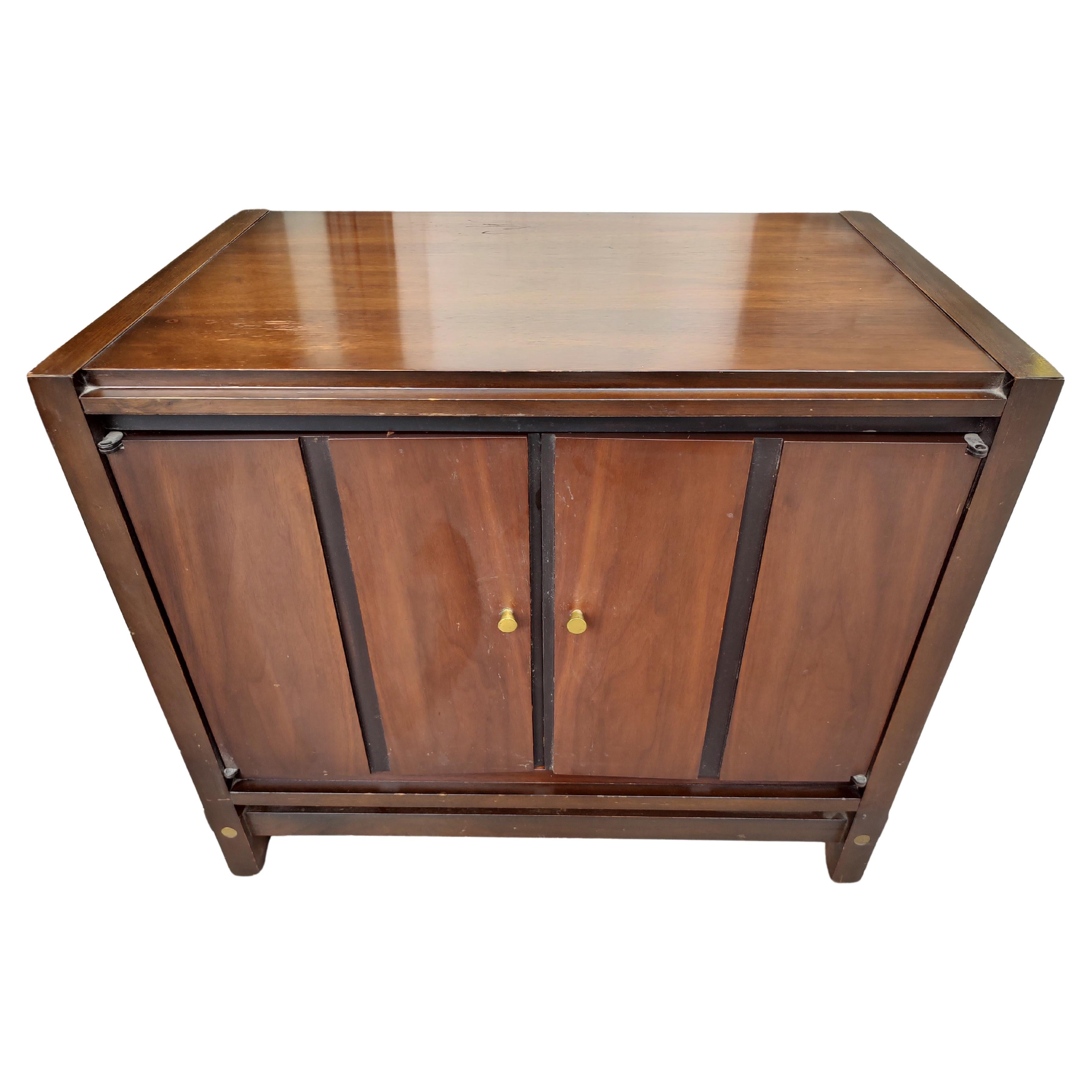 Pair of Mid Century Modern Night Tables by Lane C 1965 In condizioni buone in vendita a Port Jervis, NY