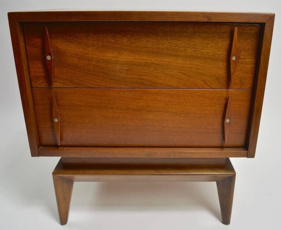Pair of Mid-Century Modern night tables by American of Martinsville. Both show cosmetic wear to finish, variation in color etc to finish, as shown. Designed for use as nightstands, suitable for use as end tables as well.