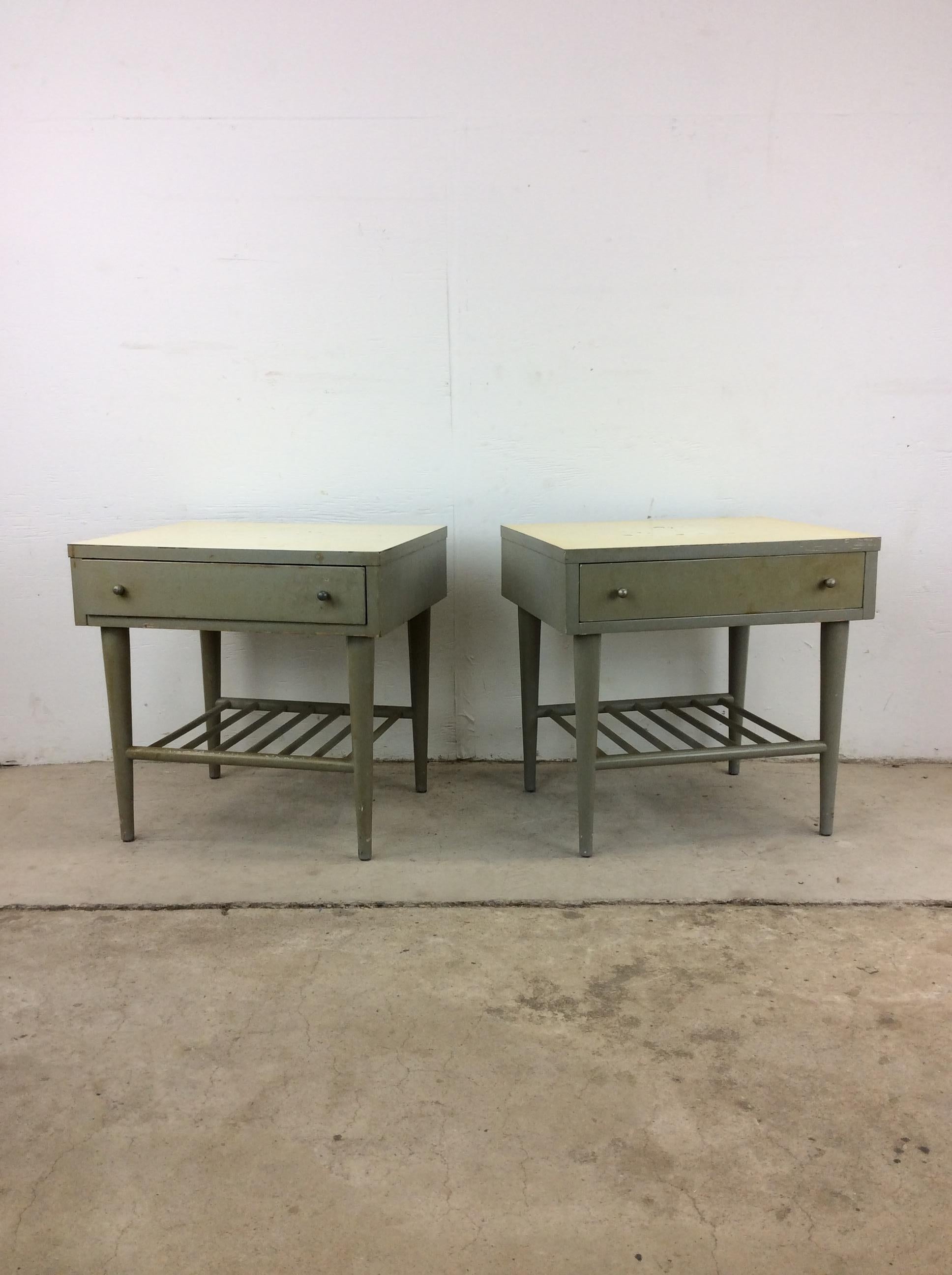 Mid-Century Modern Pair of Mid Century Modern Nightstands by American of Martinsville For Sale