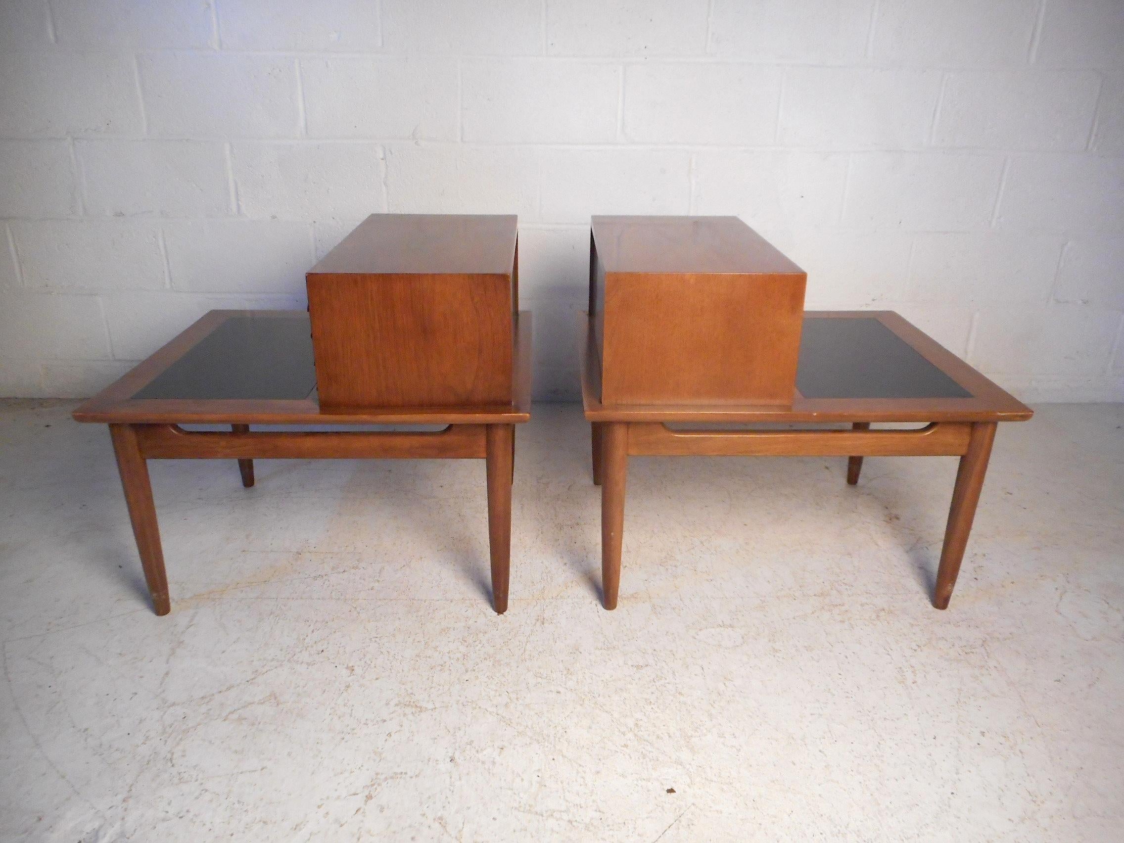 Pair of Mid-Century Modern Nightstands by American of Martinsville In Good Condition In Brooklyn, NY