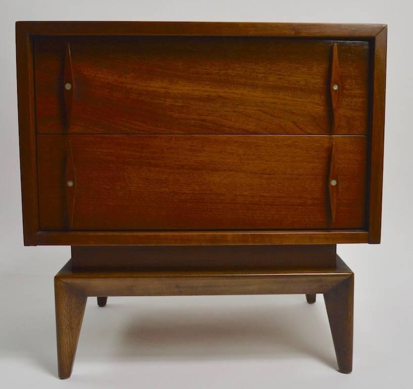 Pair of Mid-Century Modern Nightstands by American of Martinsville In Good Condition In New York, NY