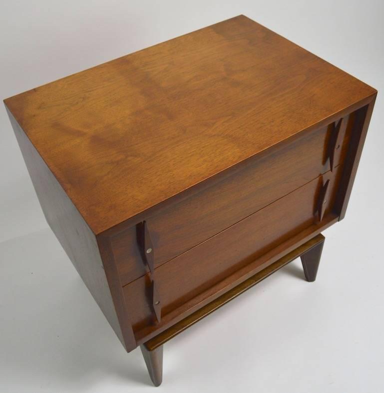 20th Century Pair of Mid-Century Modern Nightstands by American of Martinsville