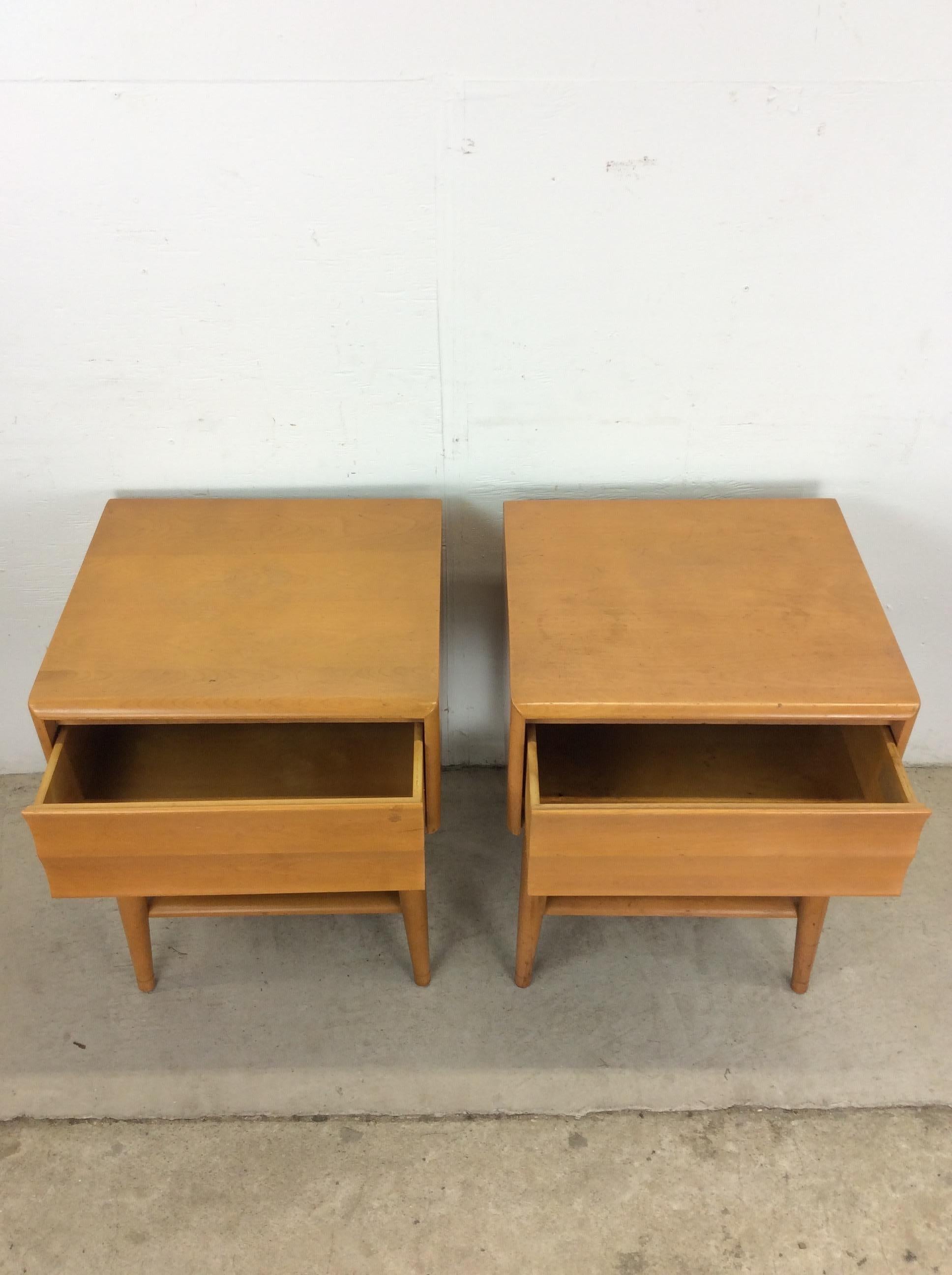 Pair of Mid Century Modern Nightstands by Heywood Wakefield For Sale 3