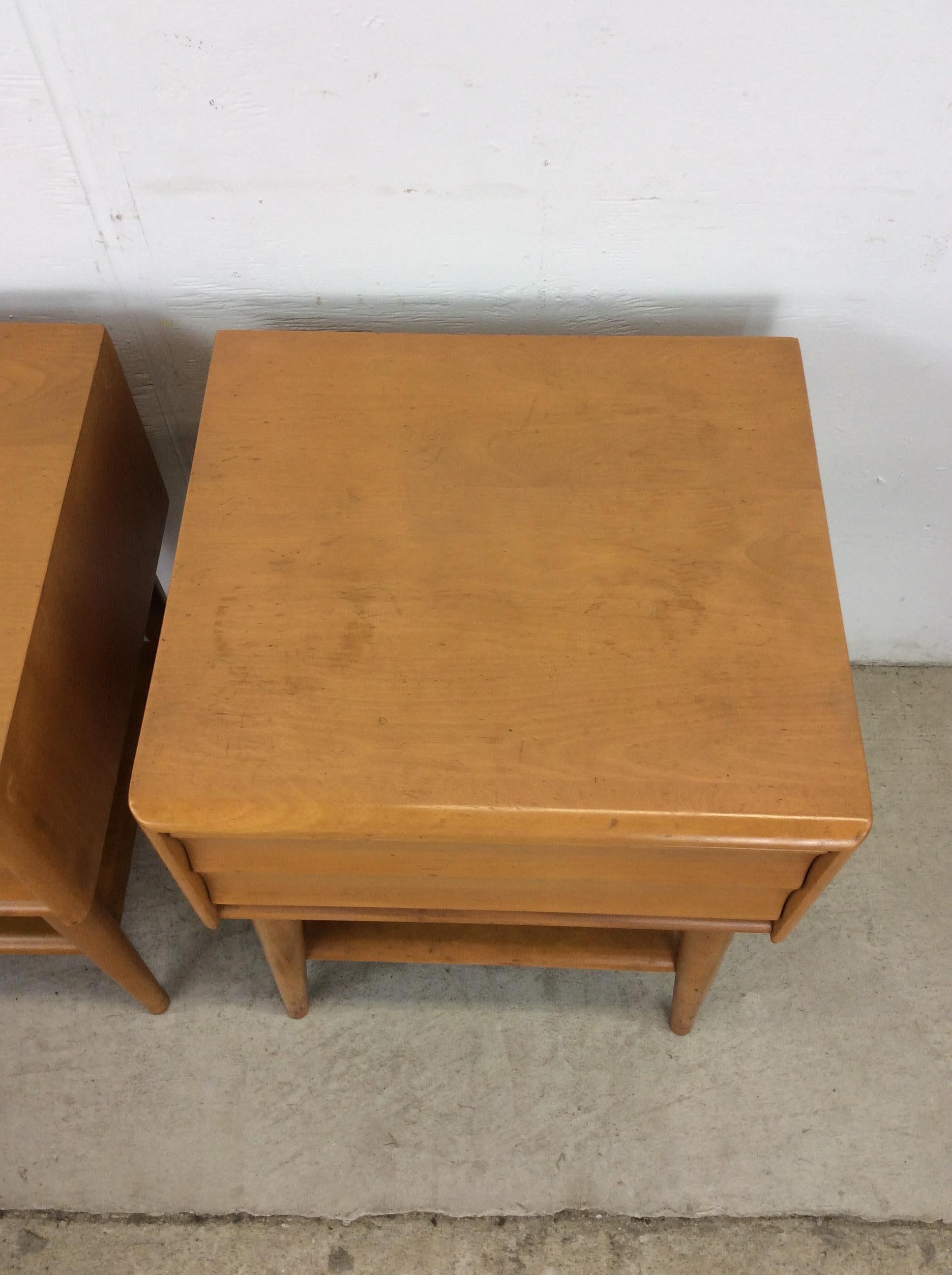 American Pair of Mid Century Modern Nightstands by Heywood Wakefield For Sale