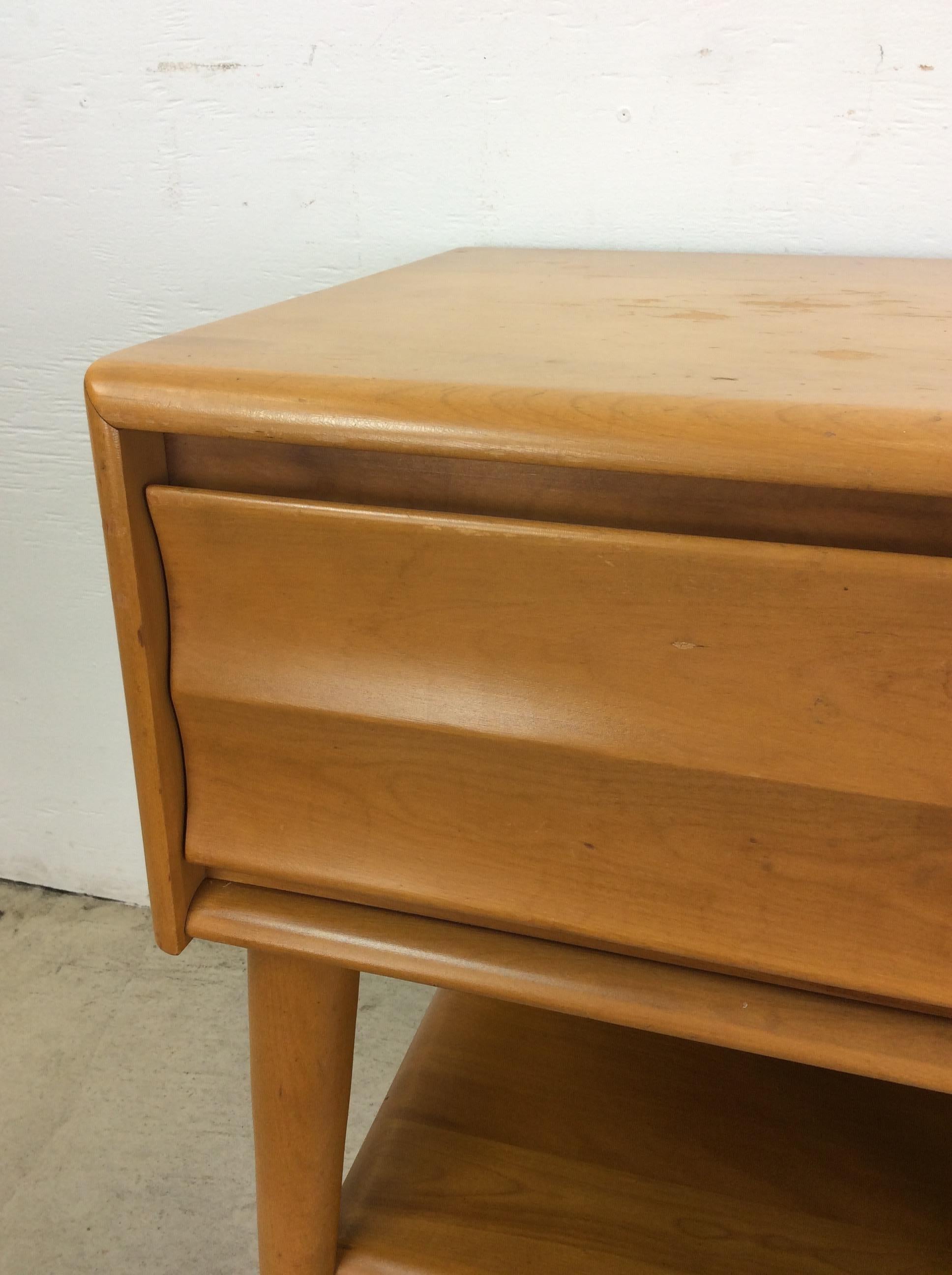 Pair of Mid Century Modern Nightstands by Heywood Wakefield For Sale 1