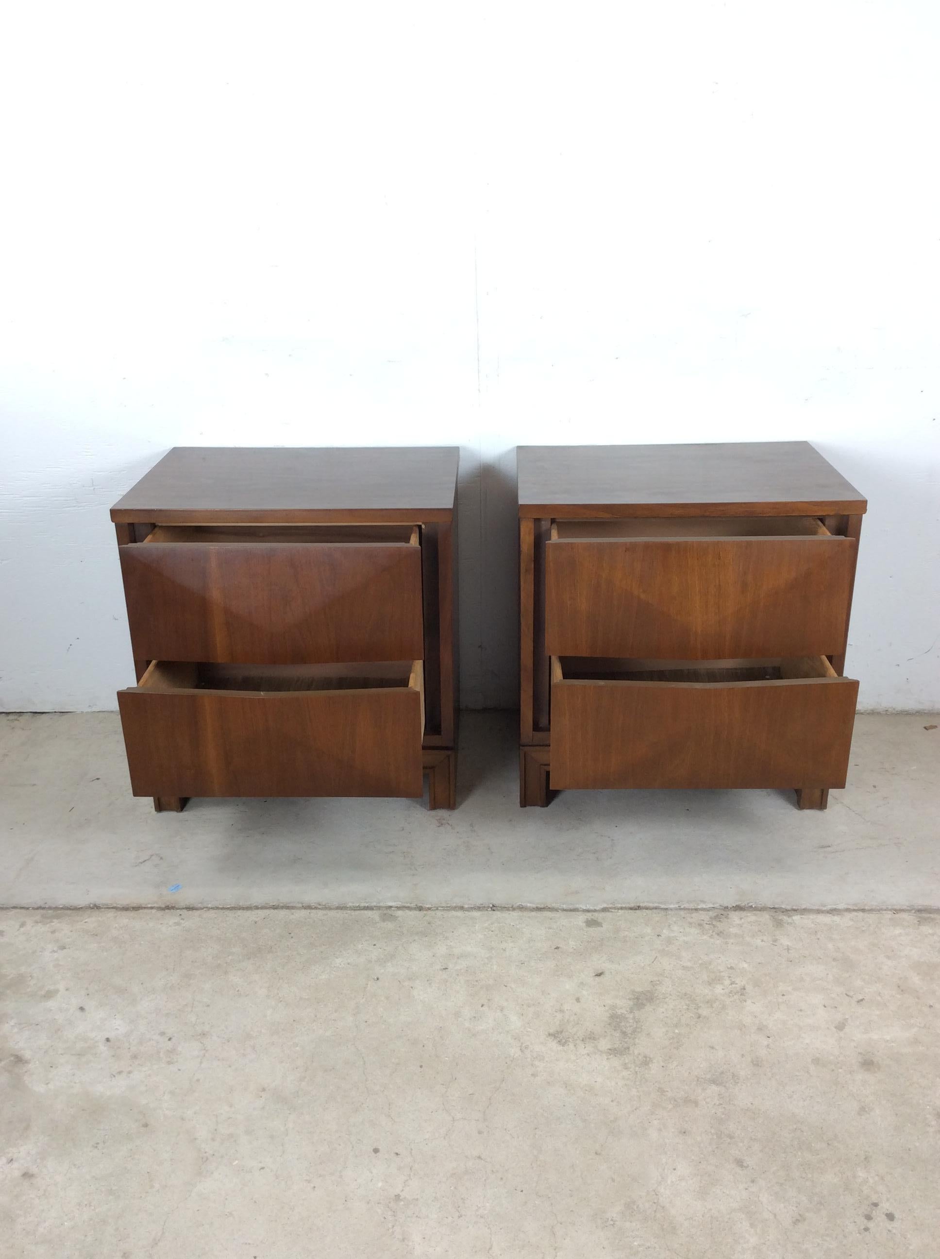 Pair of Mid Century Modern Nightstands by Johnson Carper in vendita 5