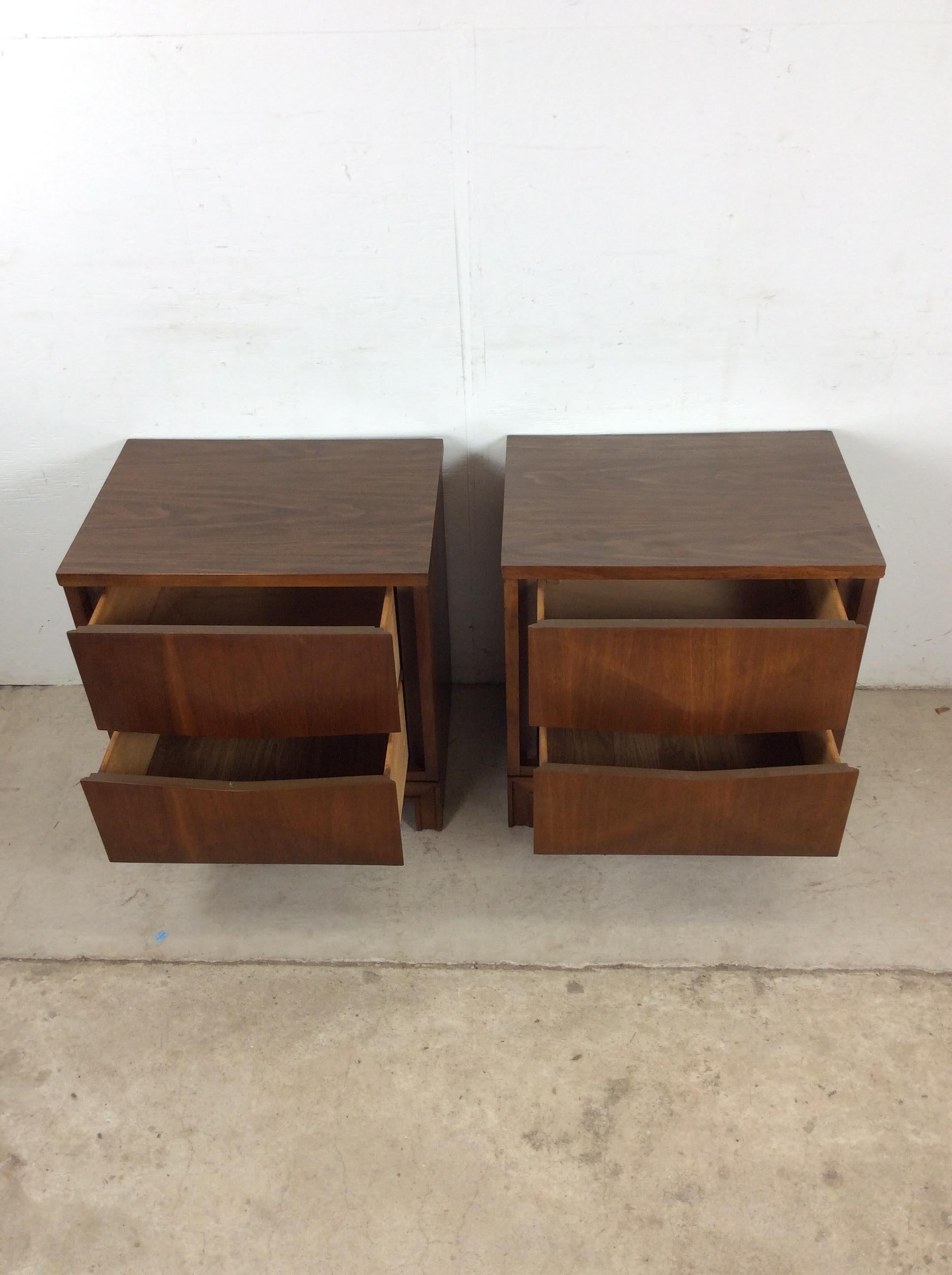 Pair of Mid Century Modern Nightstands by Johnson Carper in vendita 6