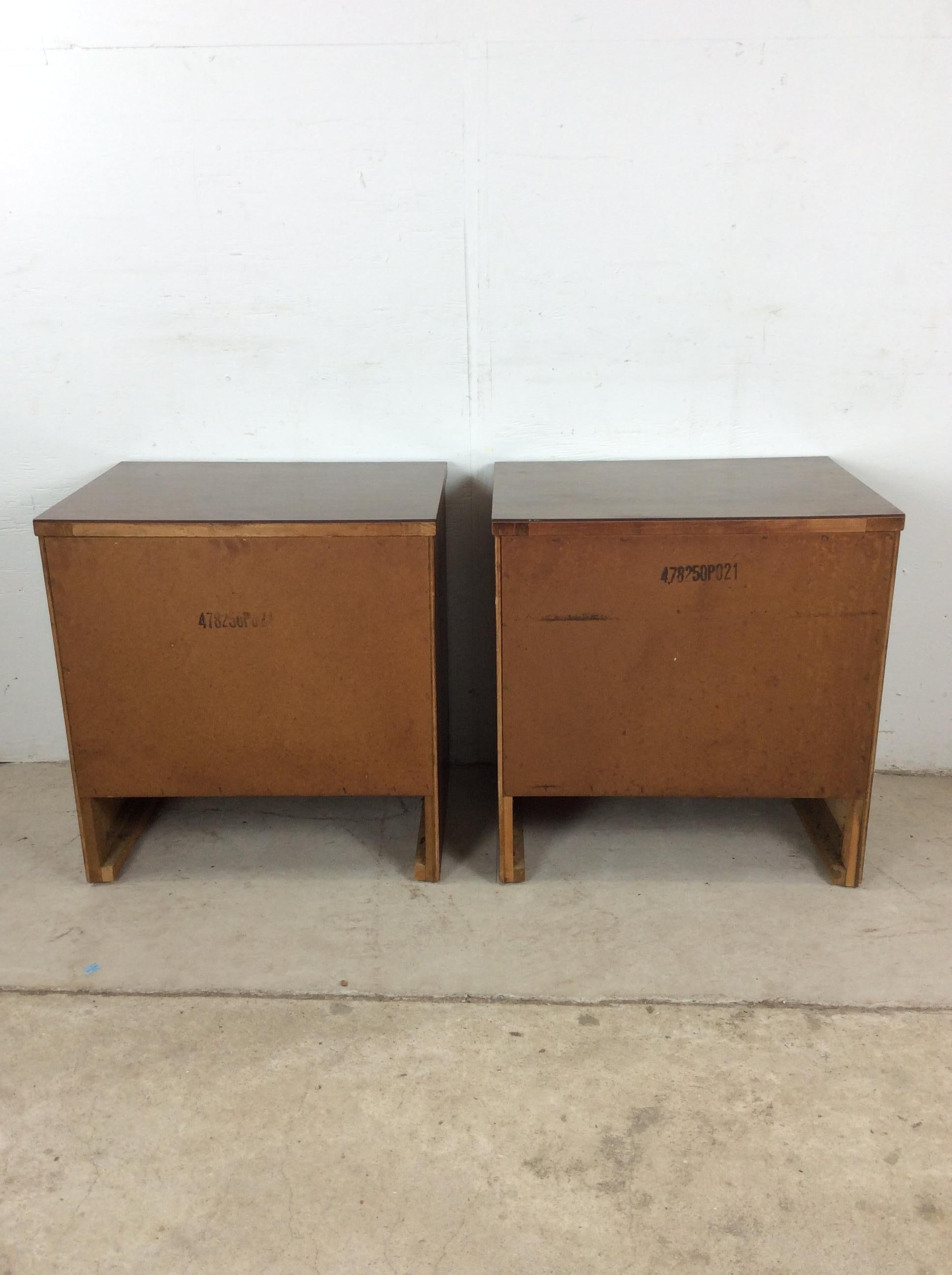 Pair of Mid Century Modern Nightstands by Johnson Carper in vendita 9