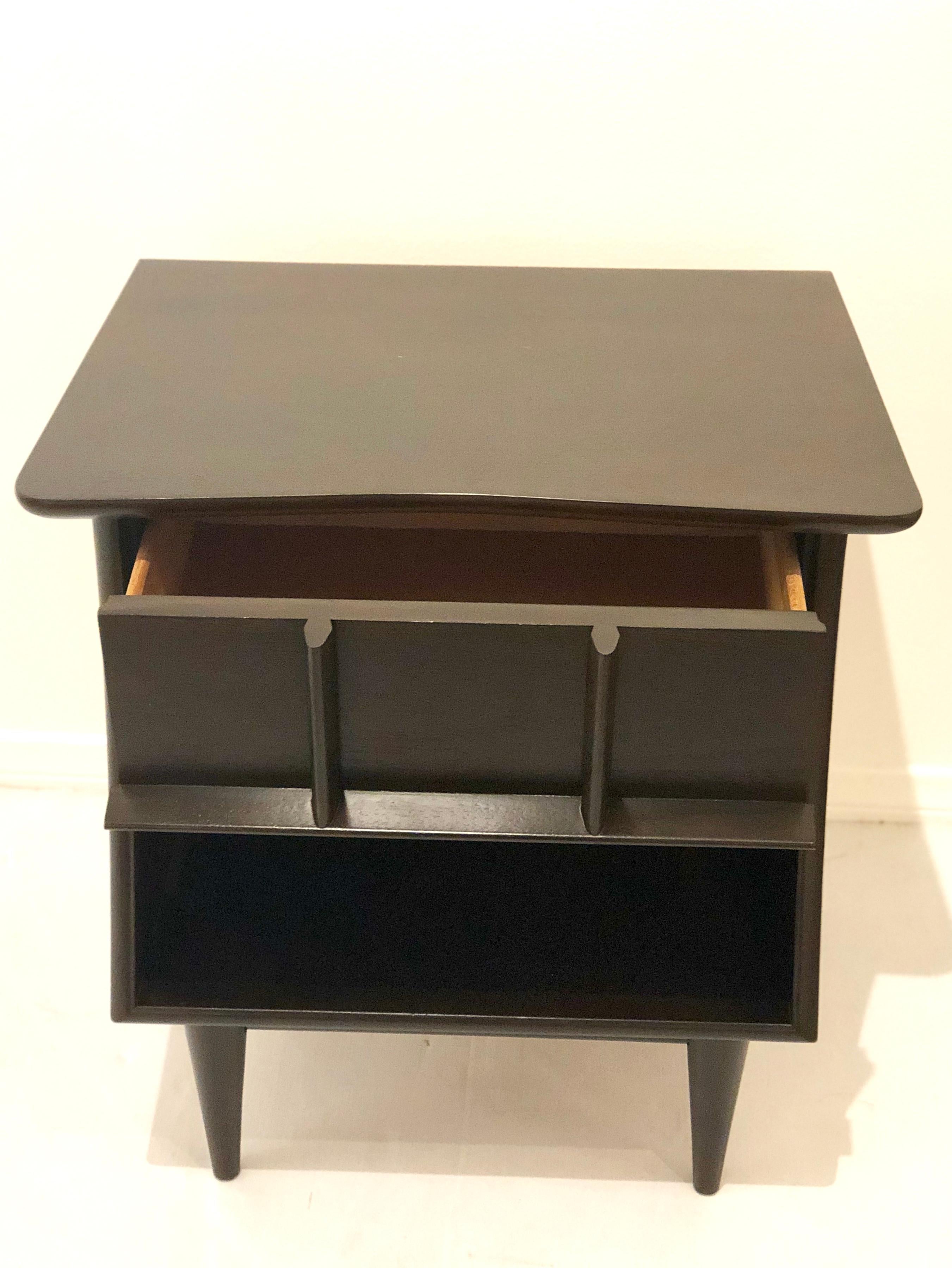 Pair of Mid-Century Modern Nightstands by Kent Coffey In Excellent Condition In San Diego, CA