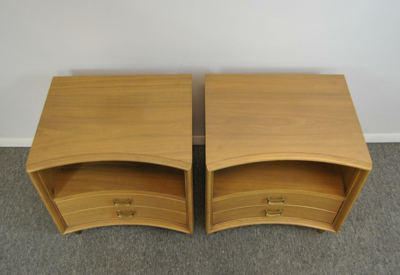 Pair of Mid-Century Modern Nightstands by Paul Frankl for Johnson Furniture In Good Condition In Toledo, OH
