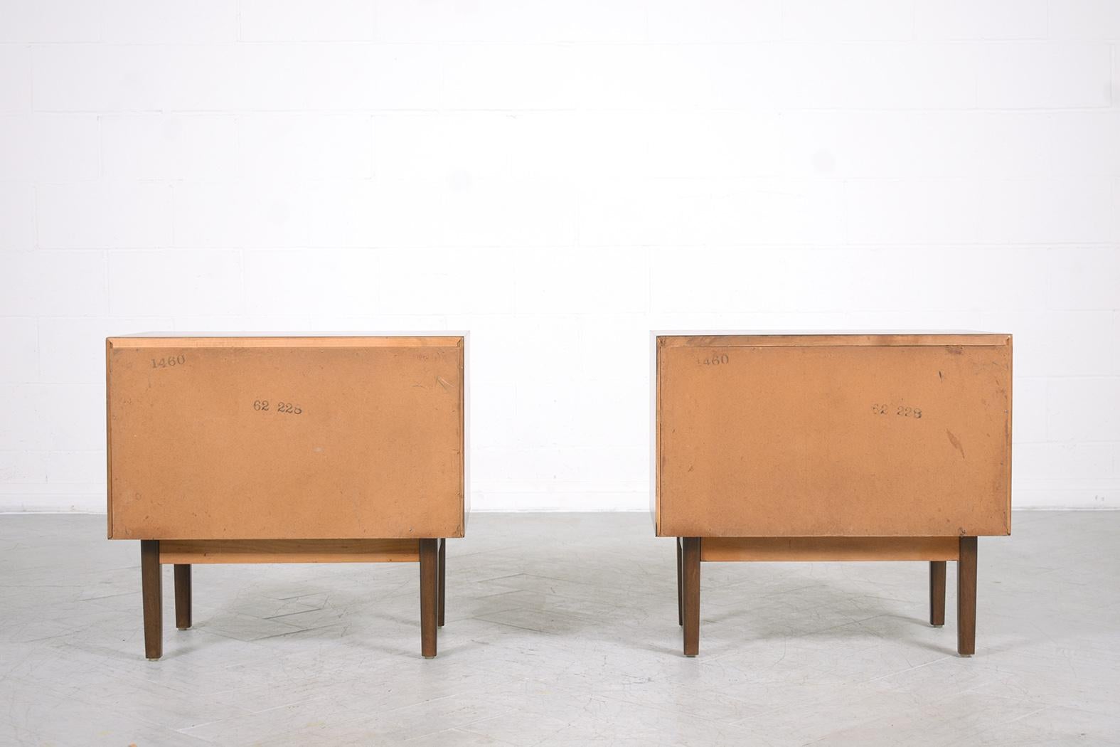 Pair of Mid-Century Modern Nightstands 5