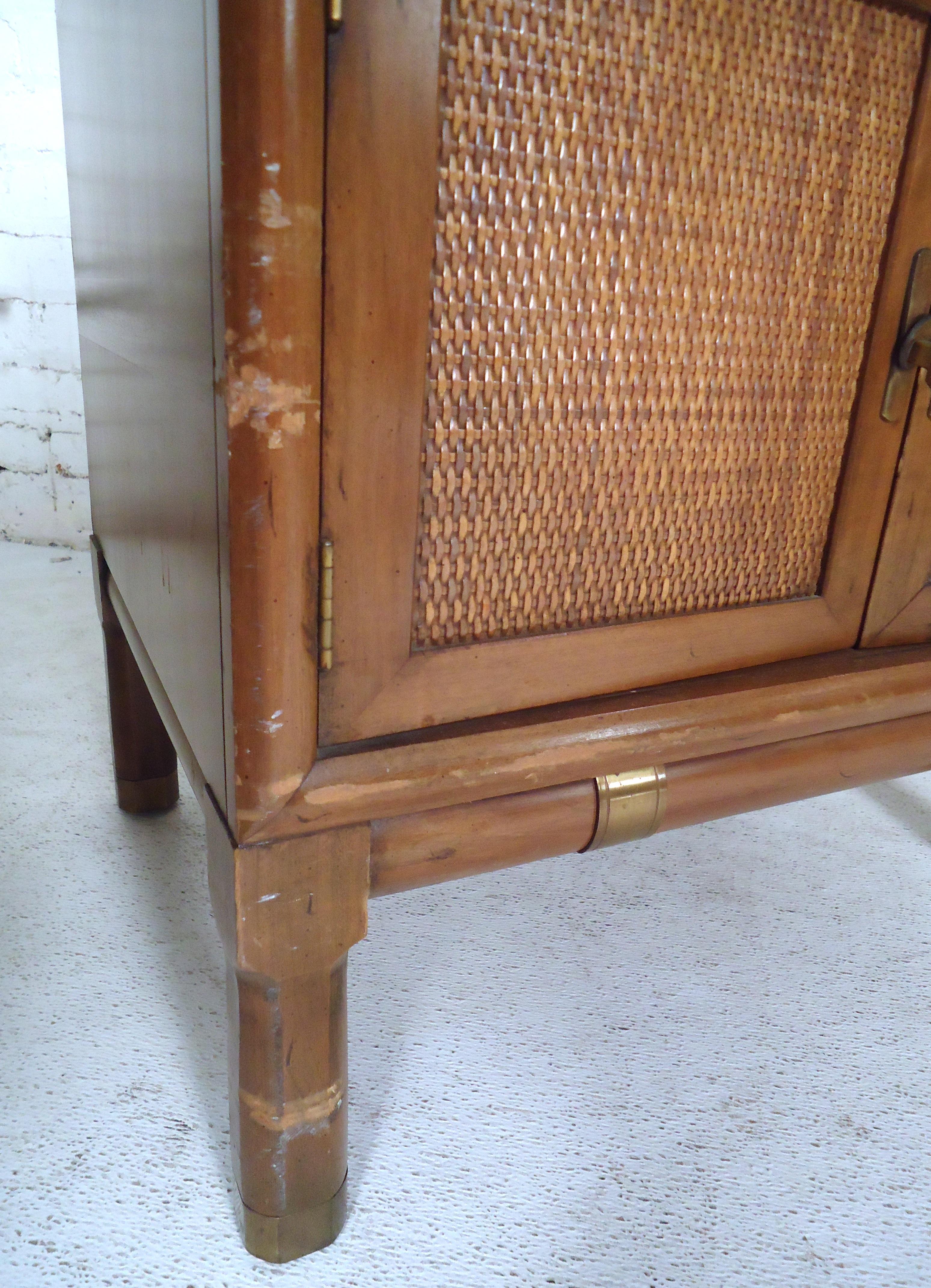 Pair of Mid-Century Modern Nightstands In Good Condition In Brooklyn, NY