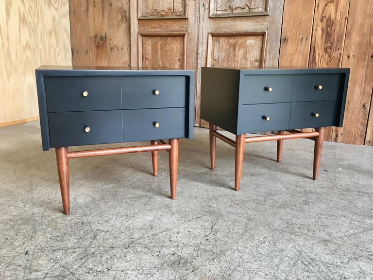 Pair of Mid-Century Modern Nightstands at 1stDibs